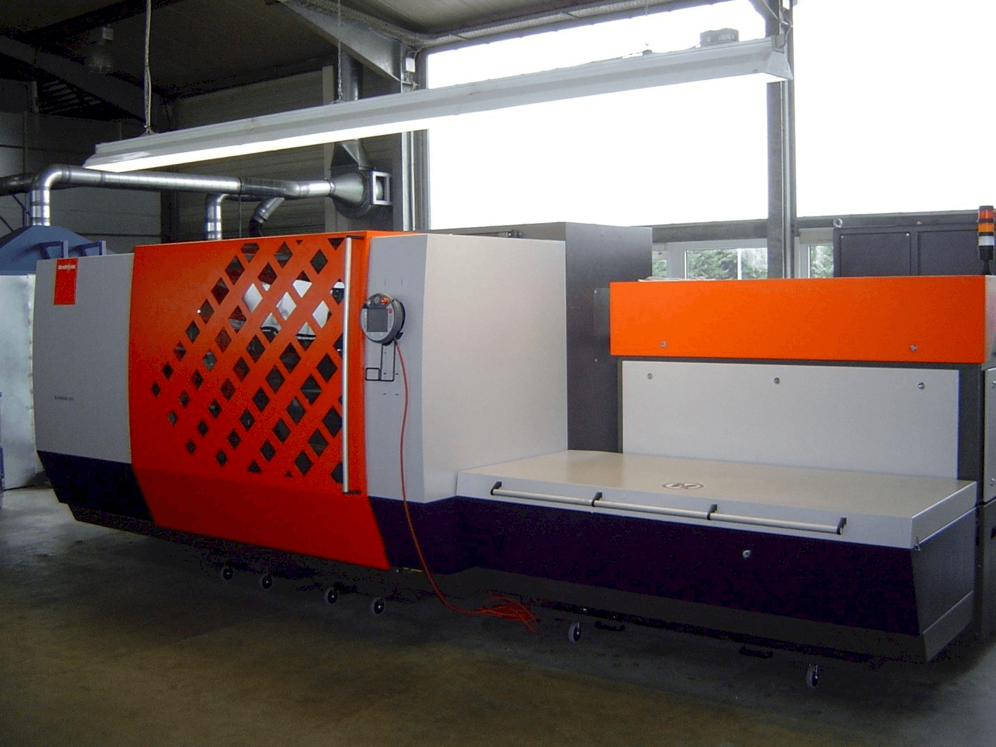 Vista frontal de la máquina Bystronic ByVention 3015