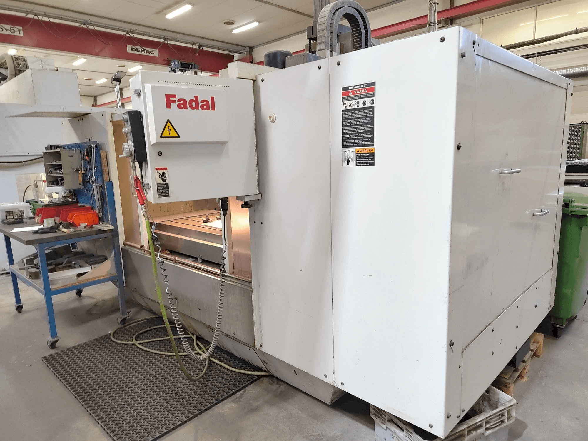 Vista frontal de la máquina FADAL VMC 6030HT