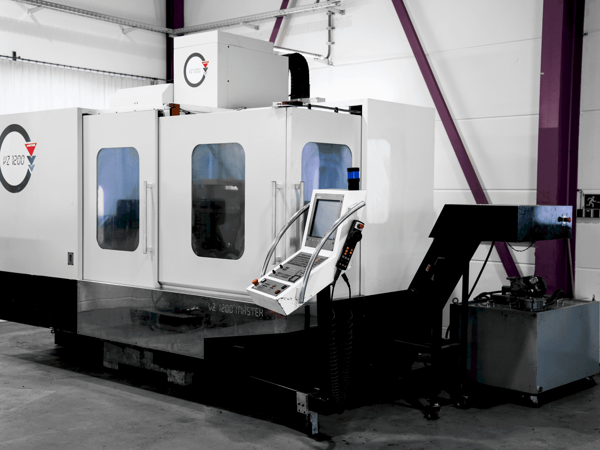 Vista frontal de la máquina WEMAS VZ 1200