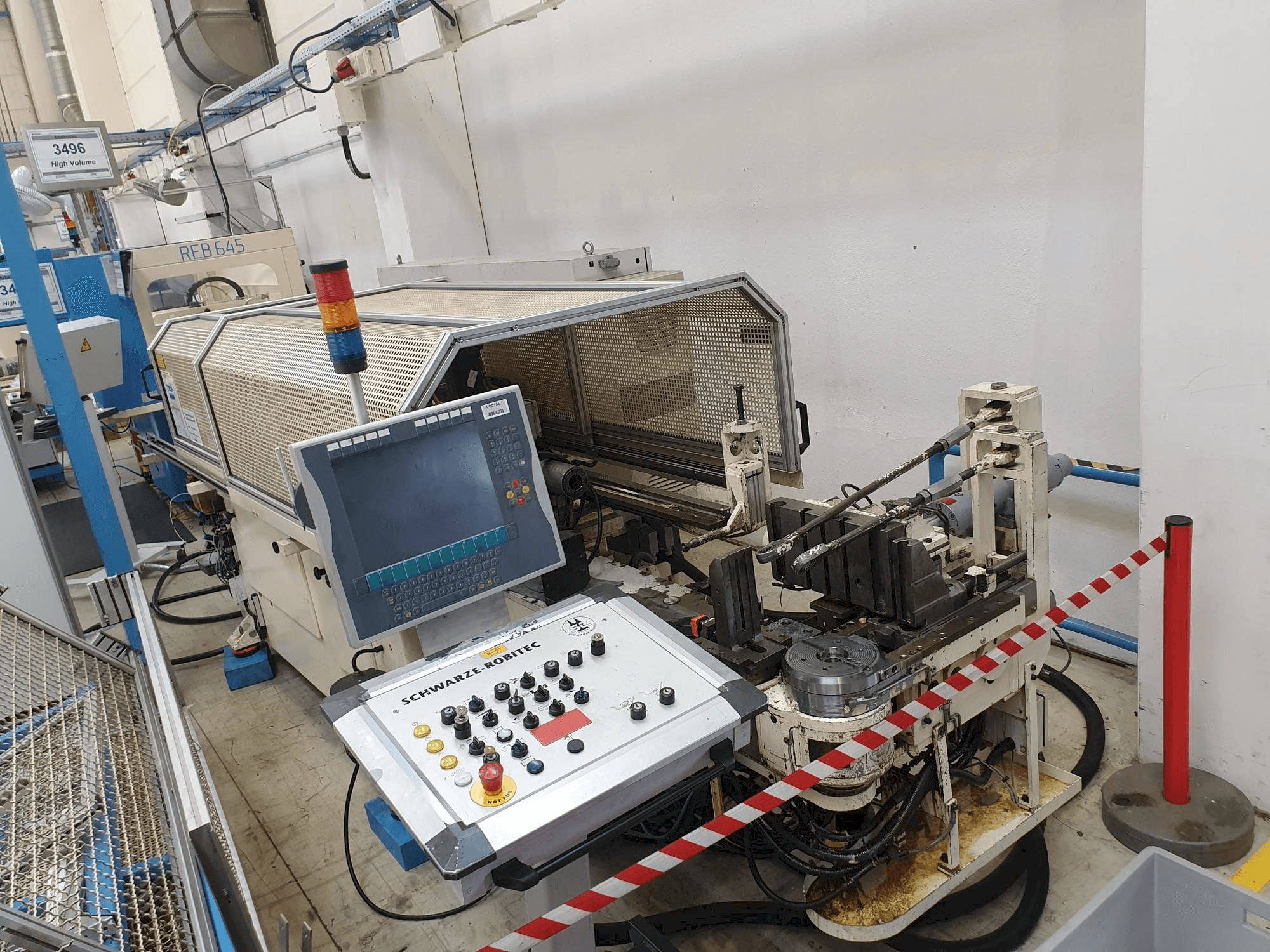 Vista frontal de la máquina SCHWARZE-ROBITEC CNC40MR