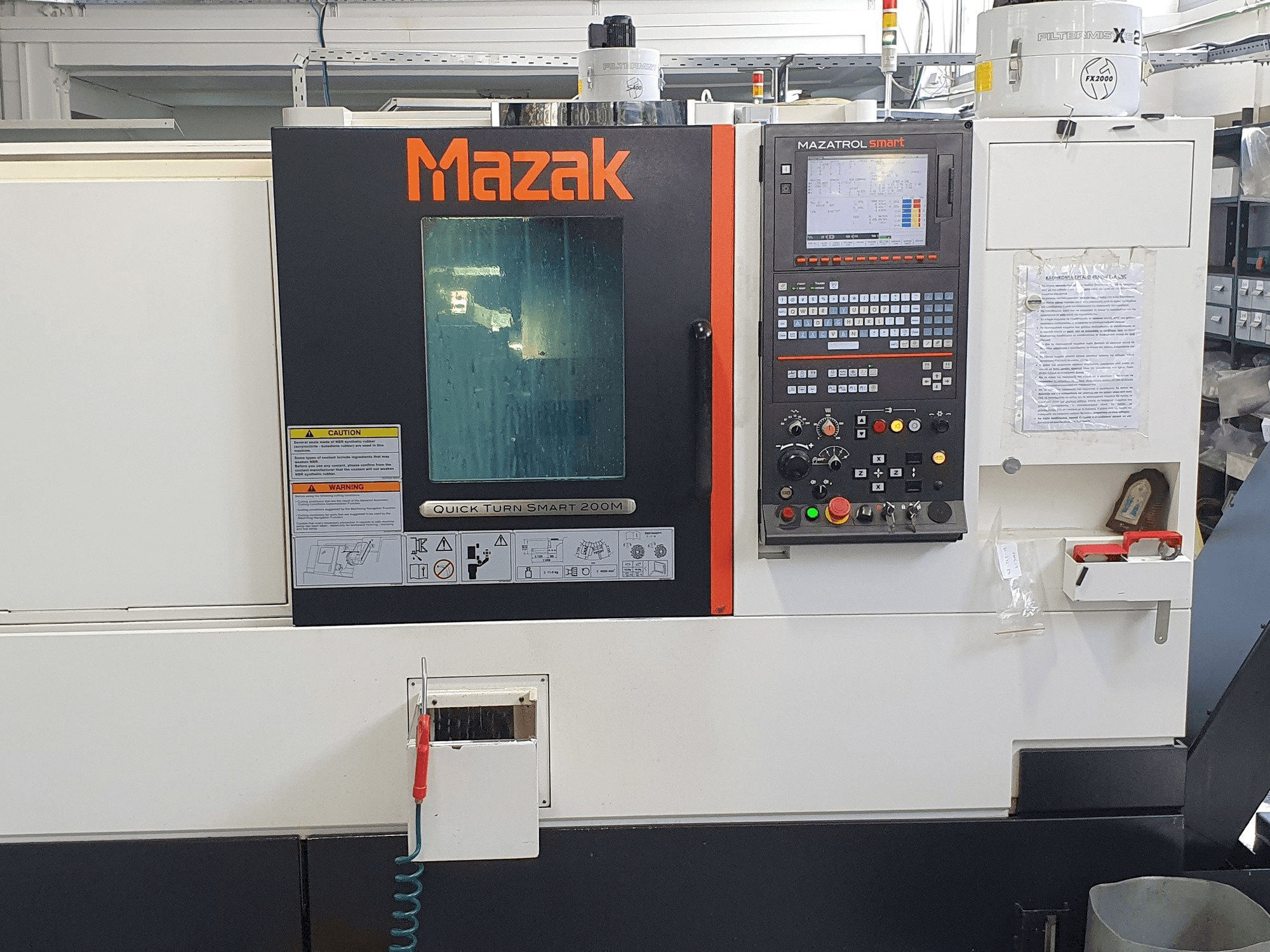 Vista frontal de la máquina Mazak QTS200M