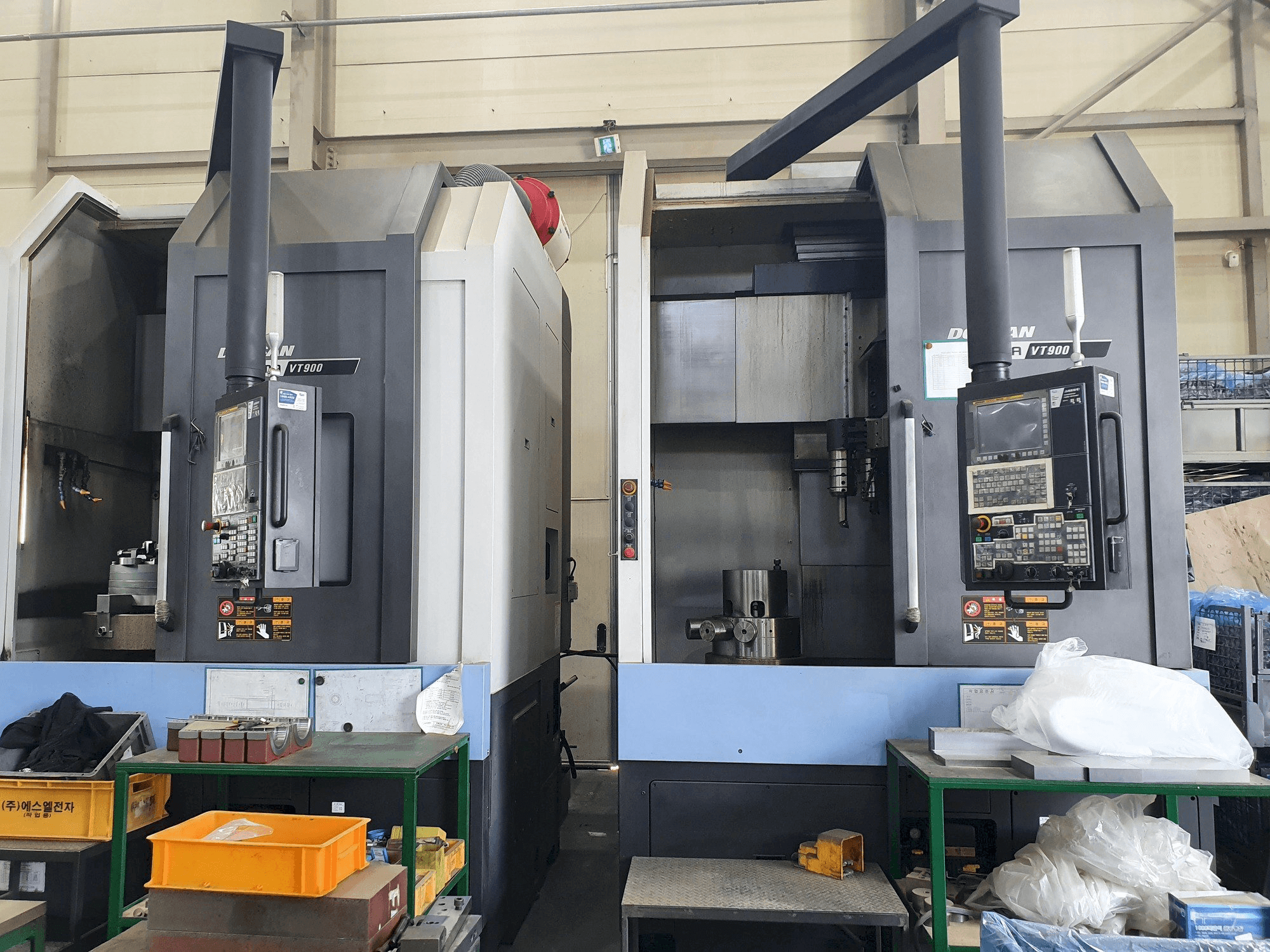 Vista frontal de la máquina Doosan PUMA VT900