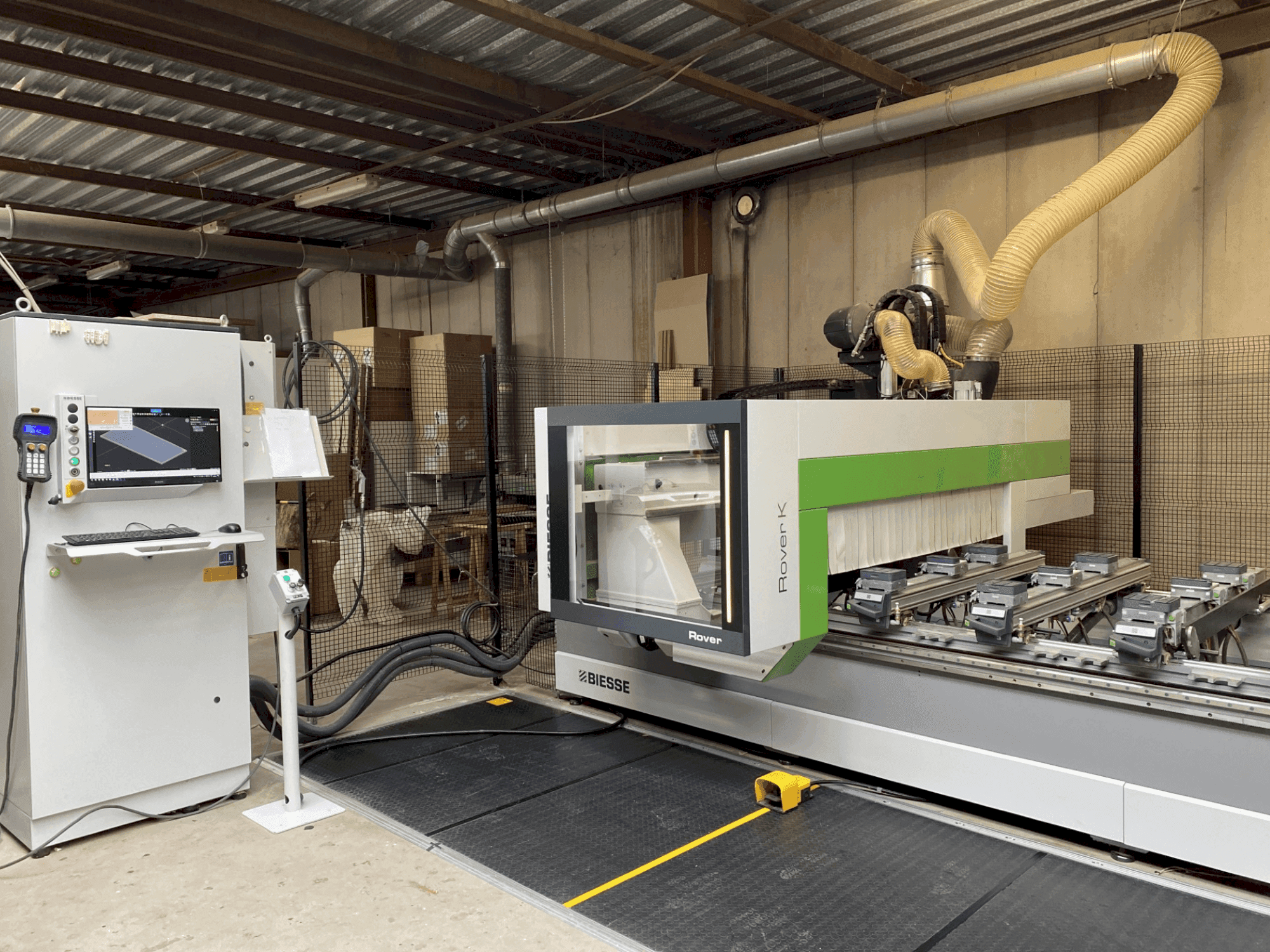 Vista frontal de la máquina BIESSE Rover K Smart 1532