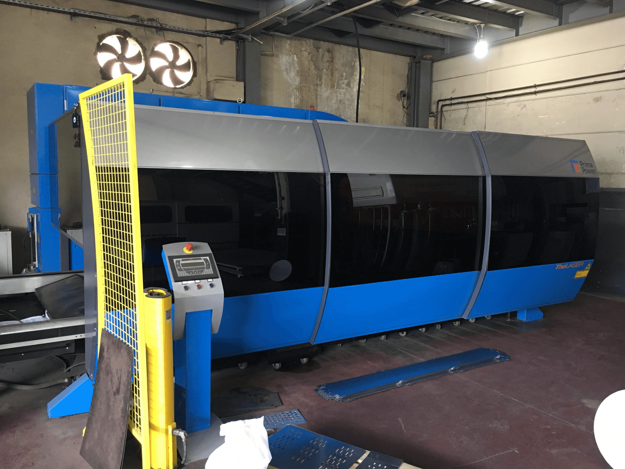 Vista izquierda de la máquina Prima Power ZAPHIRO