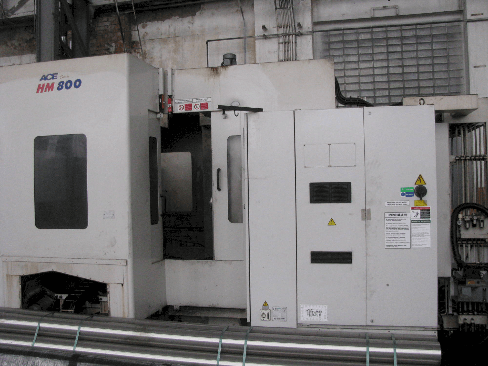 Vista frontal de la máquina DAEWOO ACE-HM 800
