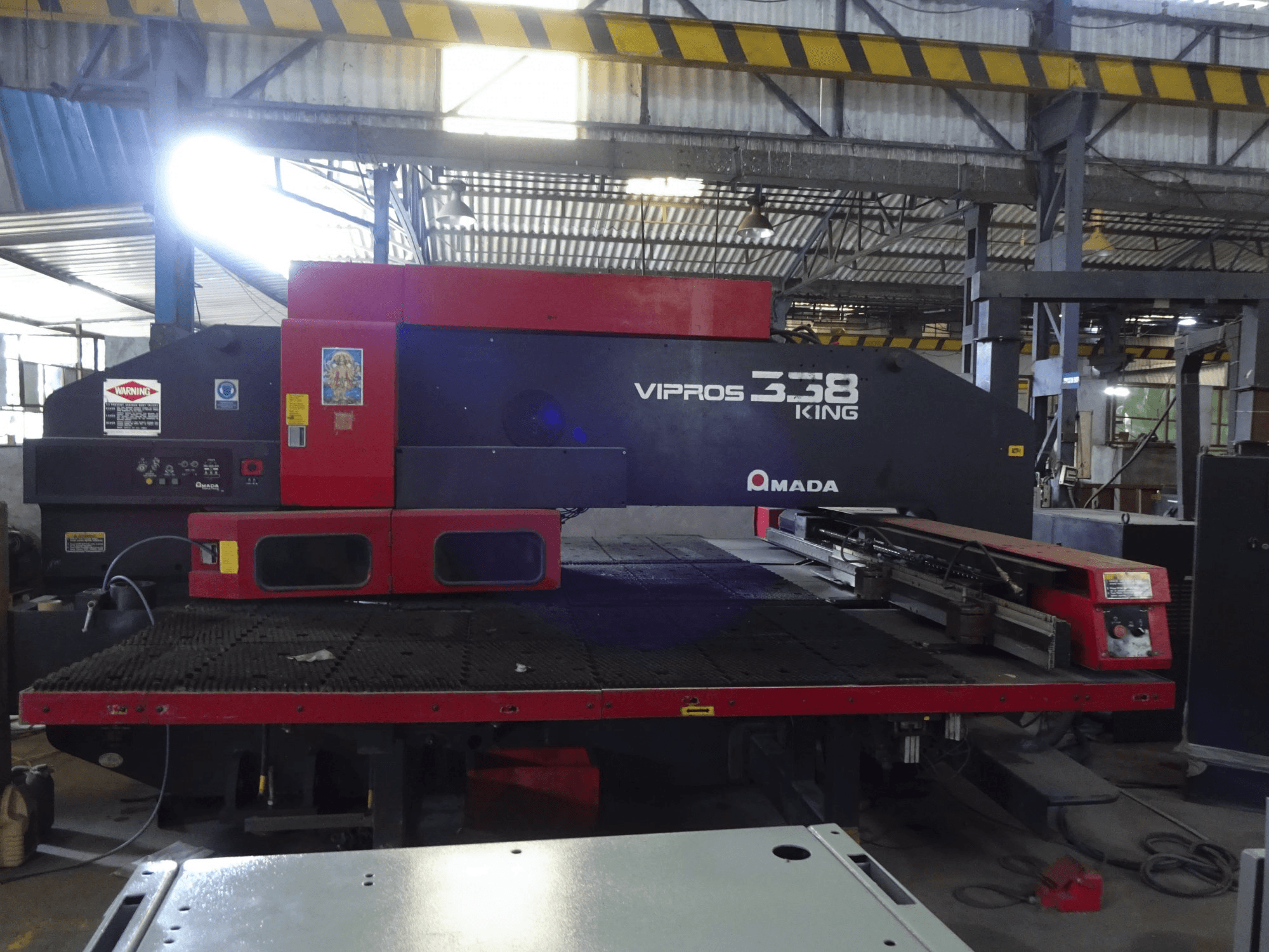 Vista trasera 1 de la máquina AMADA Vipros 358 King
