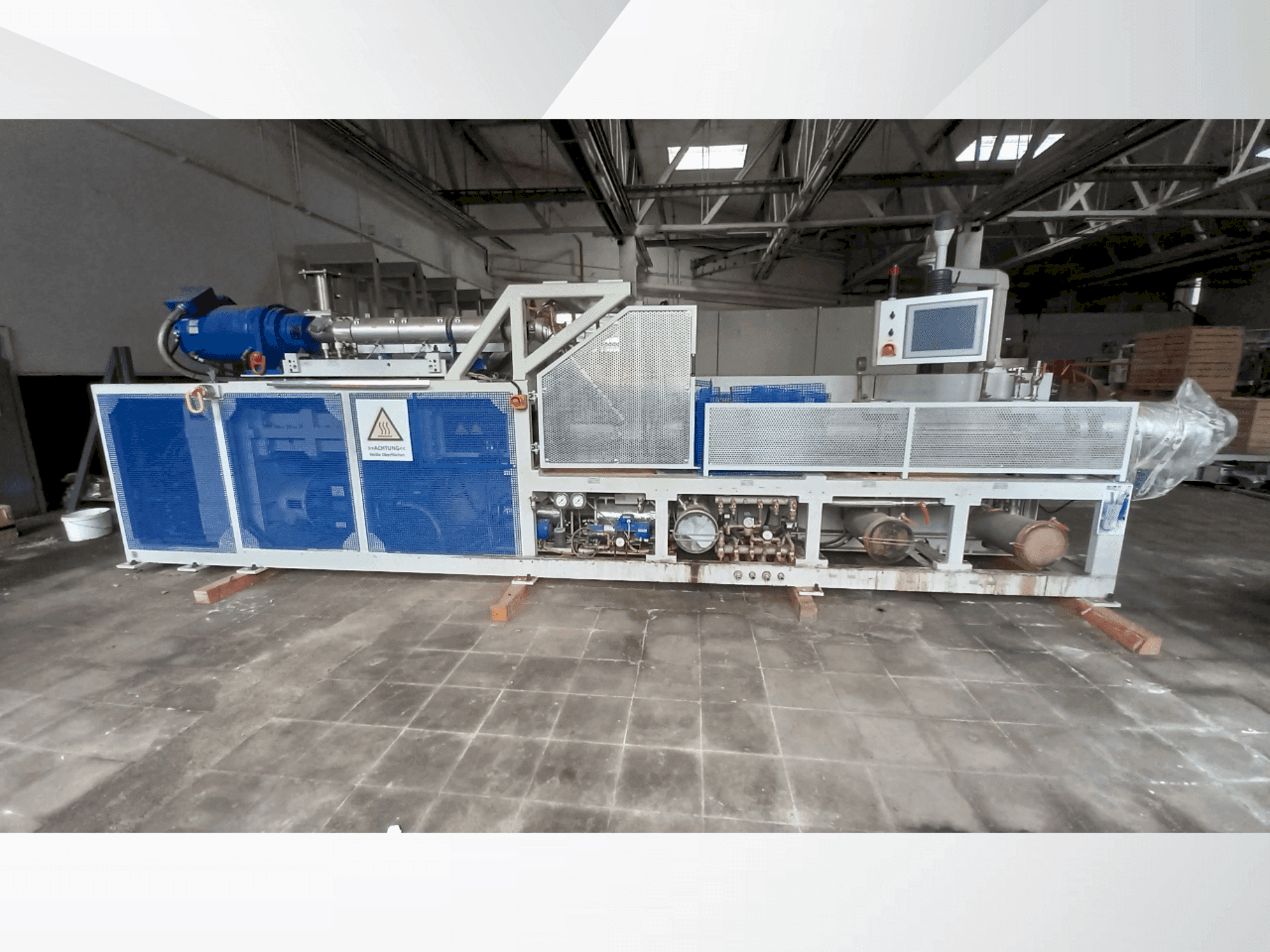 Vista frontal de la máquina REIFENHÄUSER BI Trudes 115