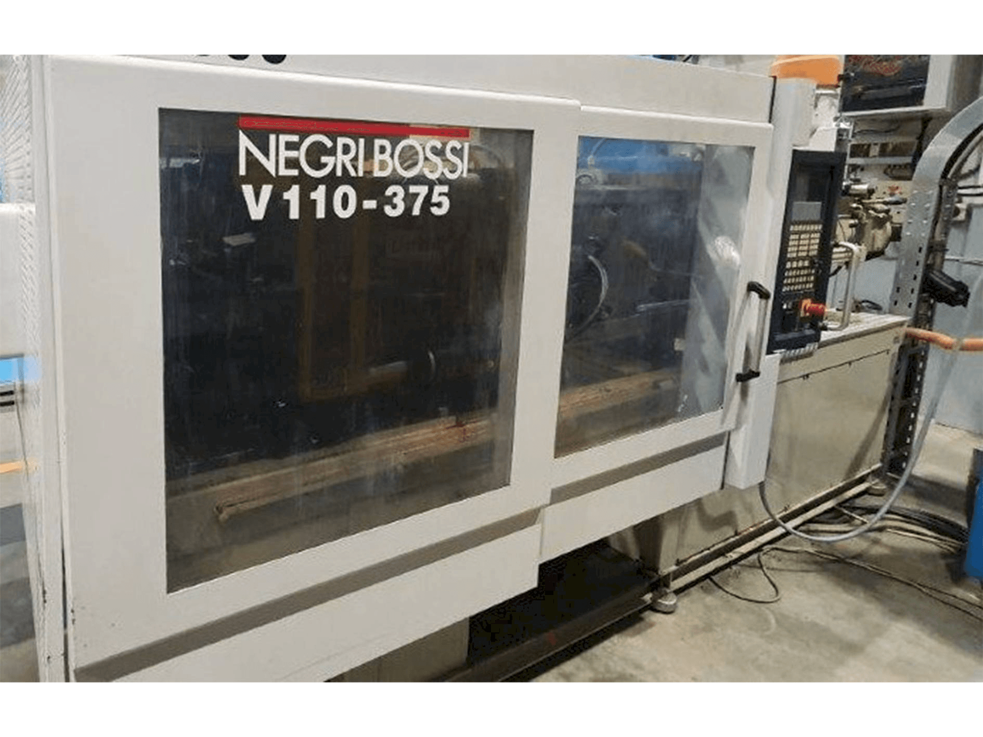 Vista frontal de la máquina Negri Bossi V110-375