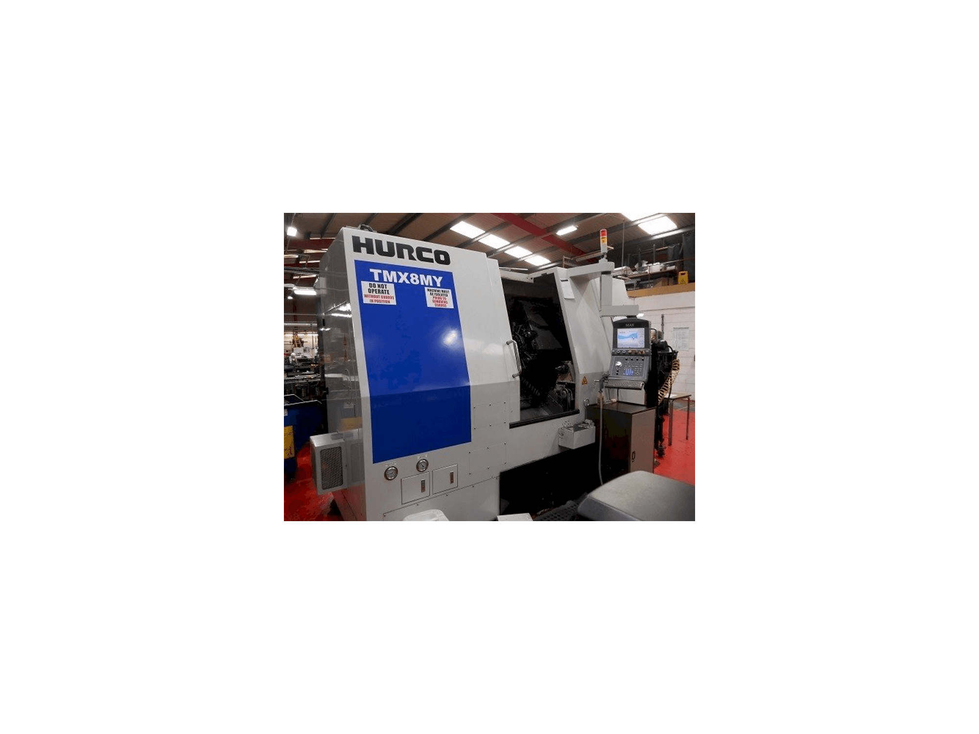 Vista frontal de la máquina Hurco TMX 8MY