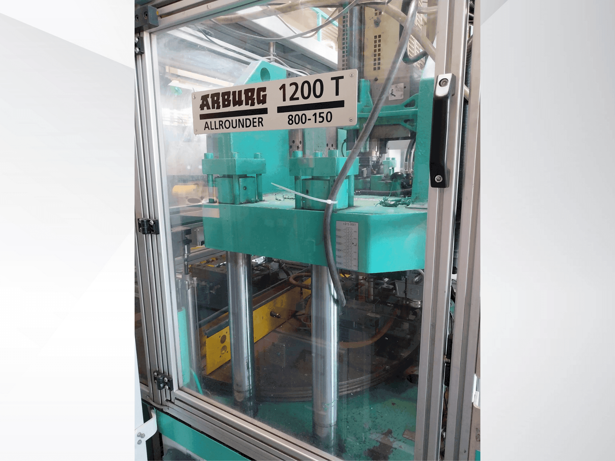 Vista frontal de la máquina Arburg Allrounder 1200T 800-150