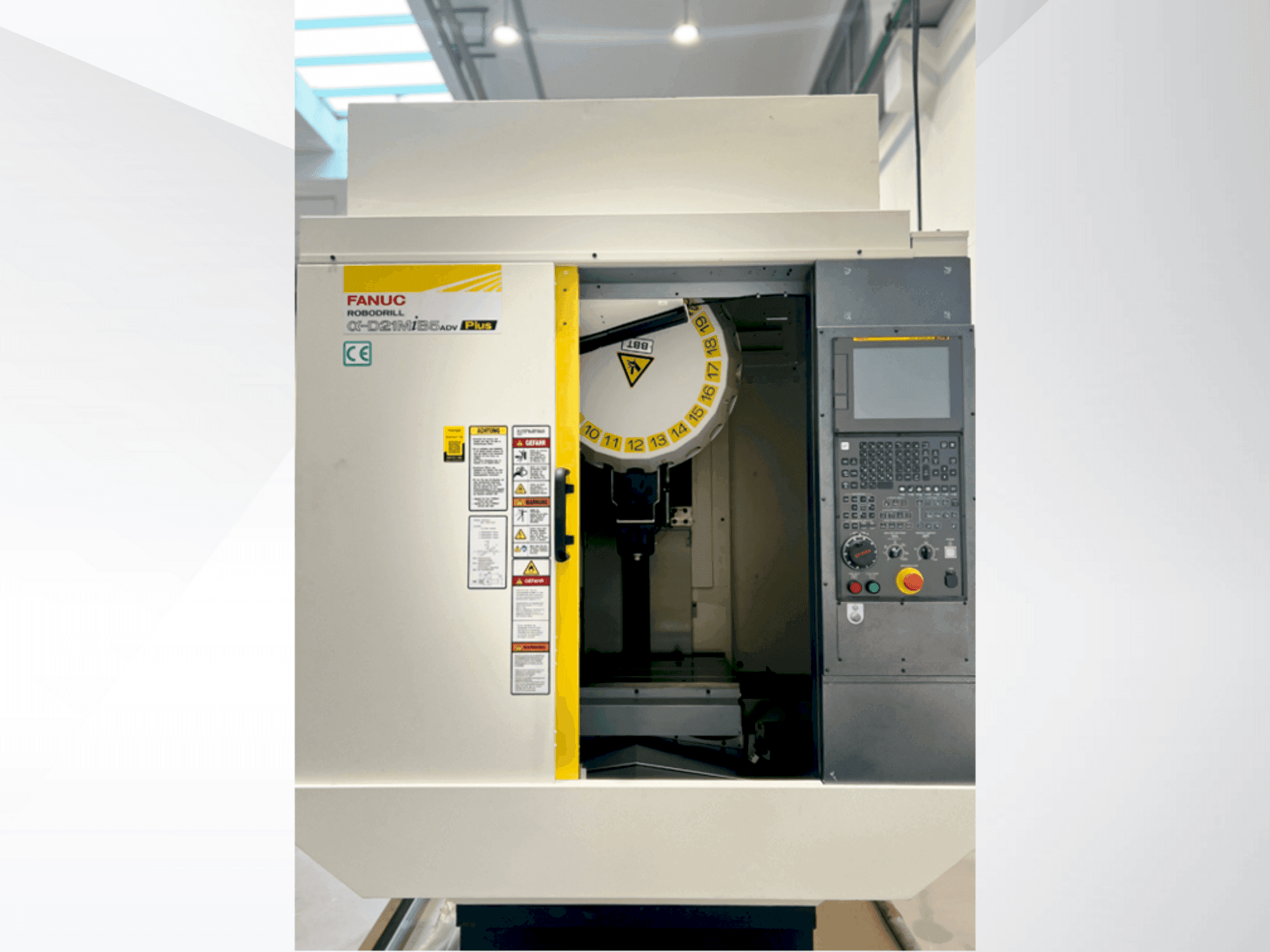 Vista frontal de la máquina FANUC α-D21MiB5ADV Plus