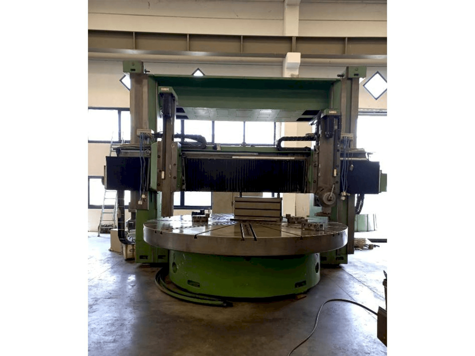 Vista frontal de la máquina Titan SC 43 ECS 1400