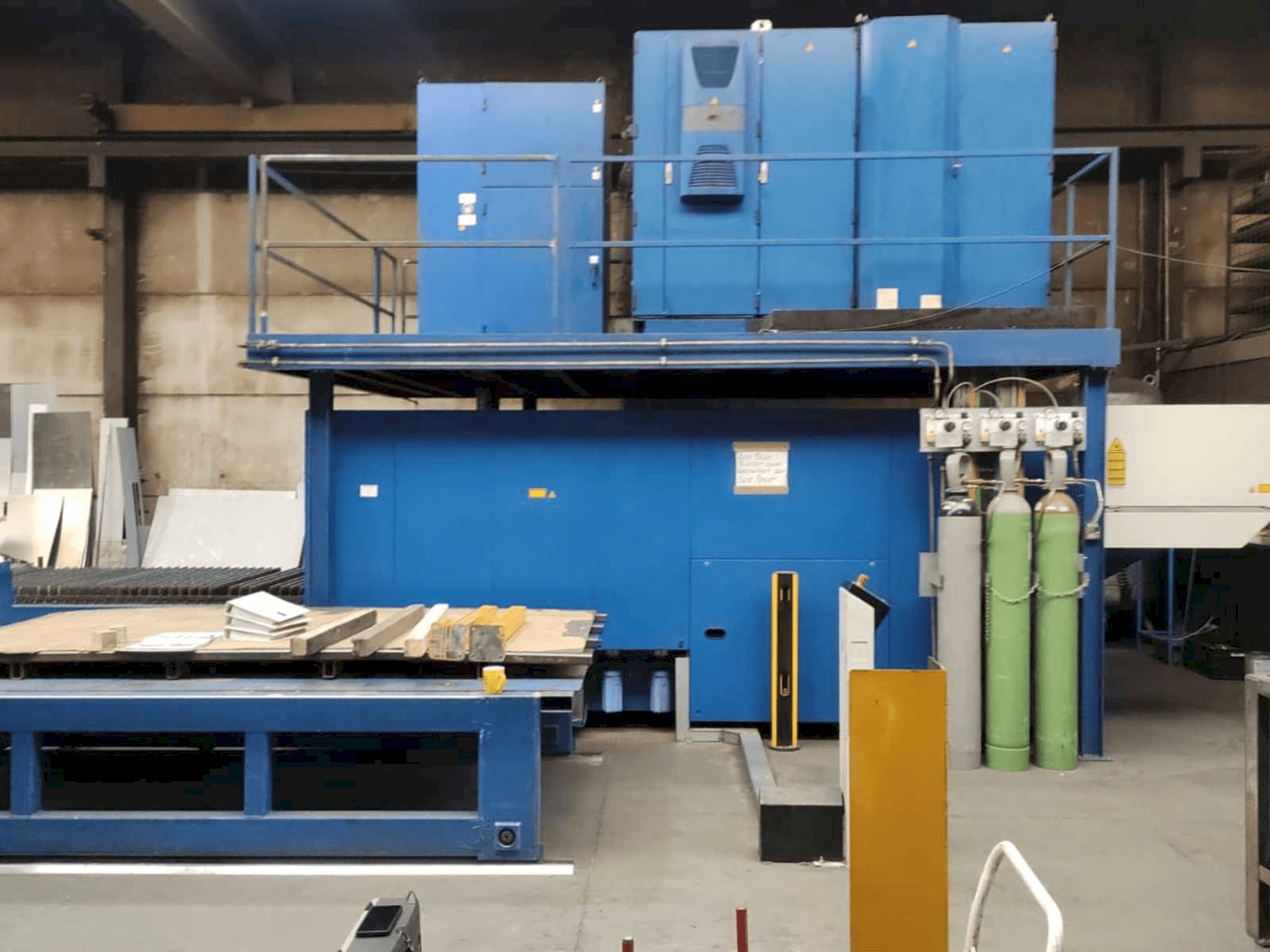 Vista frontal de la máquina Trumpf Trulaser 3030