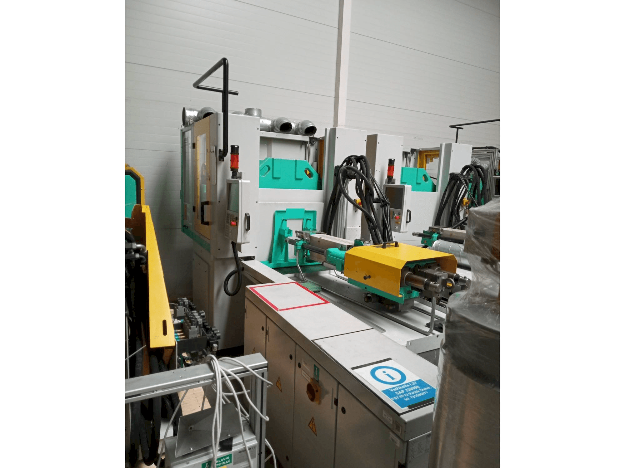 Vista frontal de la máquina Arburg Allrounder 1200T-800-170