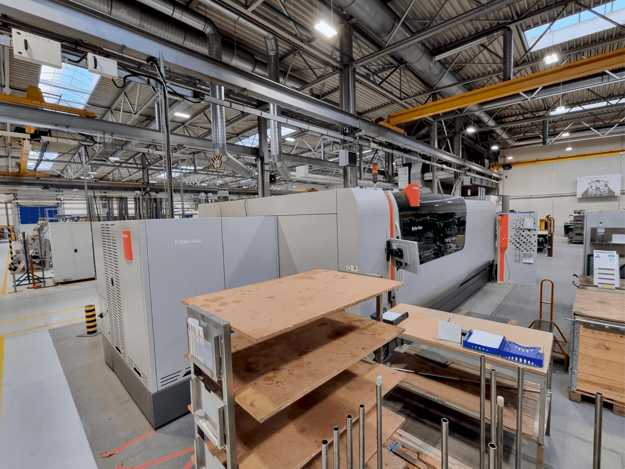 Vista frontal de la máquina Bystronic ByStar Fiber 4020 (2017)