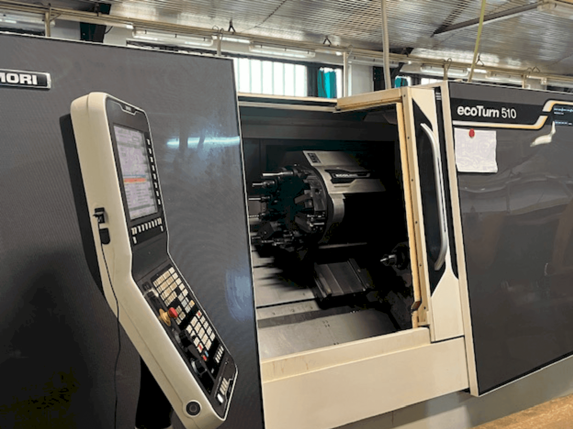 Vista frontal de la máquina Gildemeister EcoTurn 510