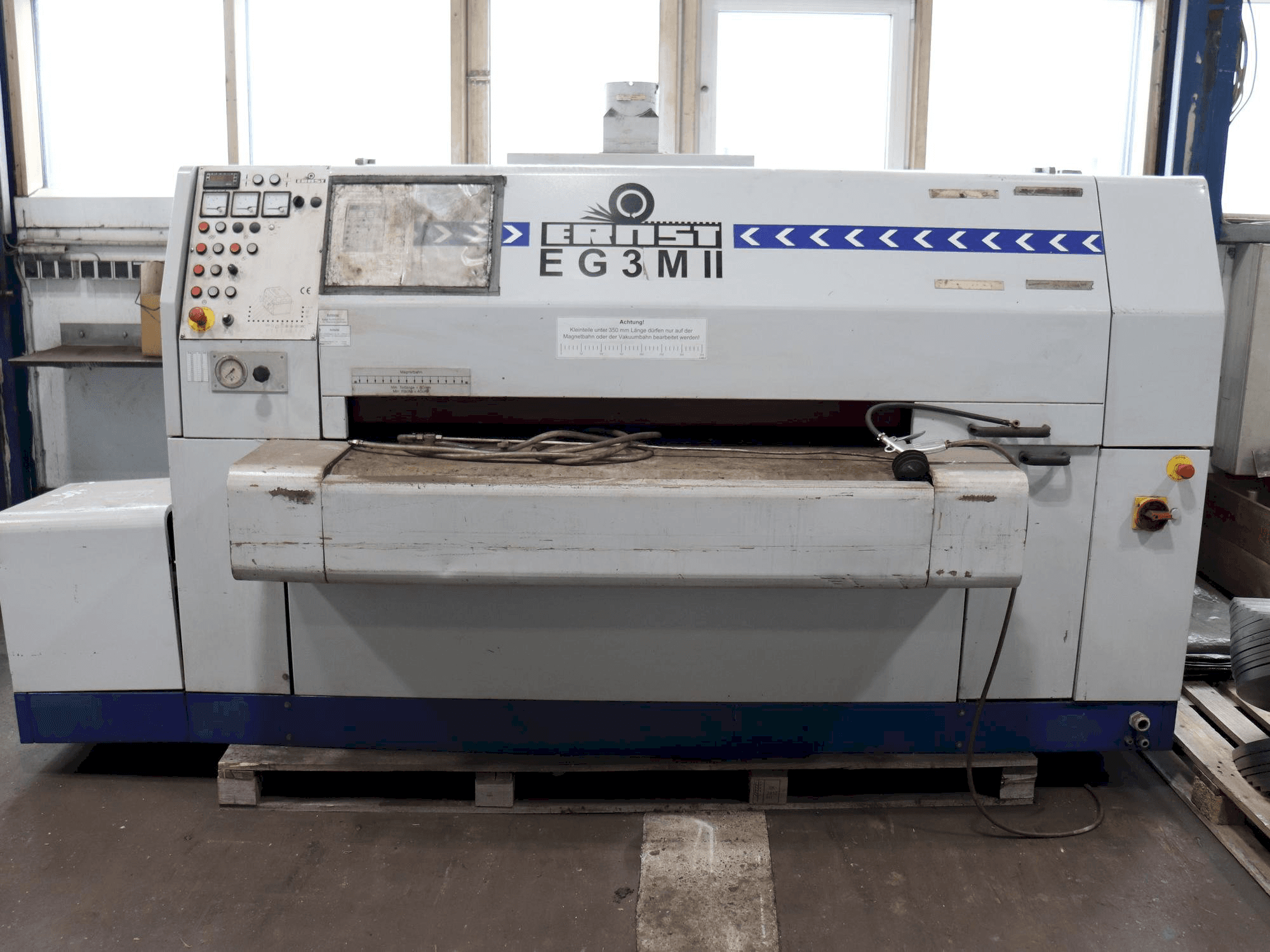 Vista frontal de la máquina ERNST EG3M II