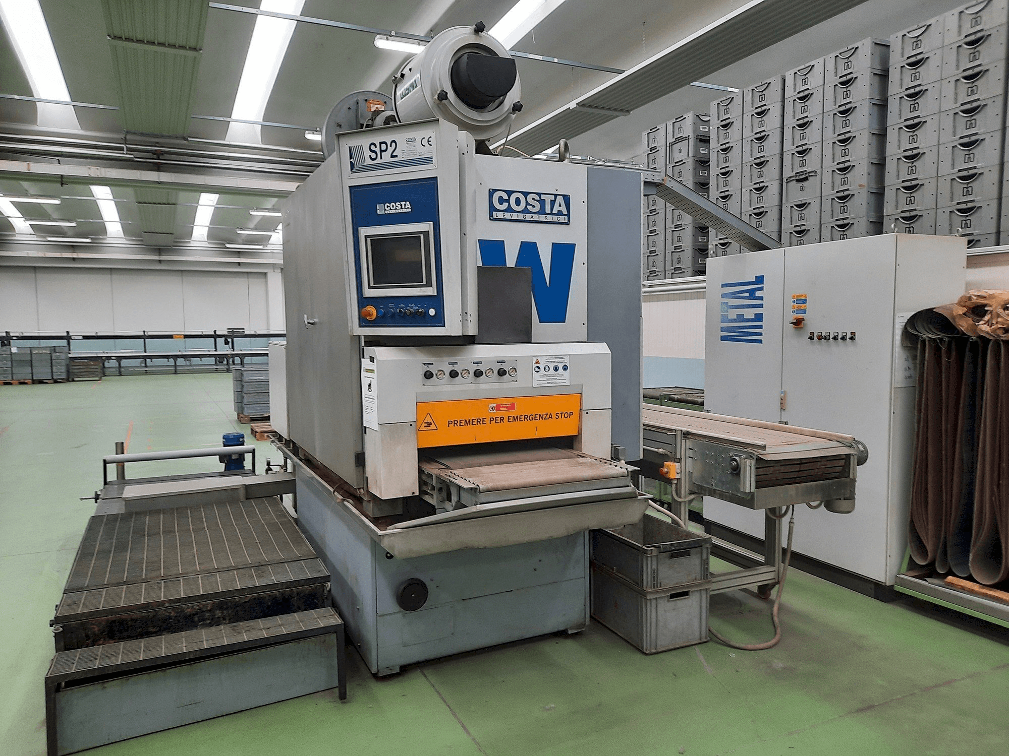 Vista frontal de la máquina Costa CCCC 600