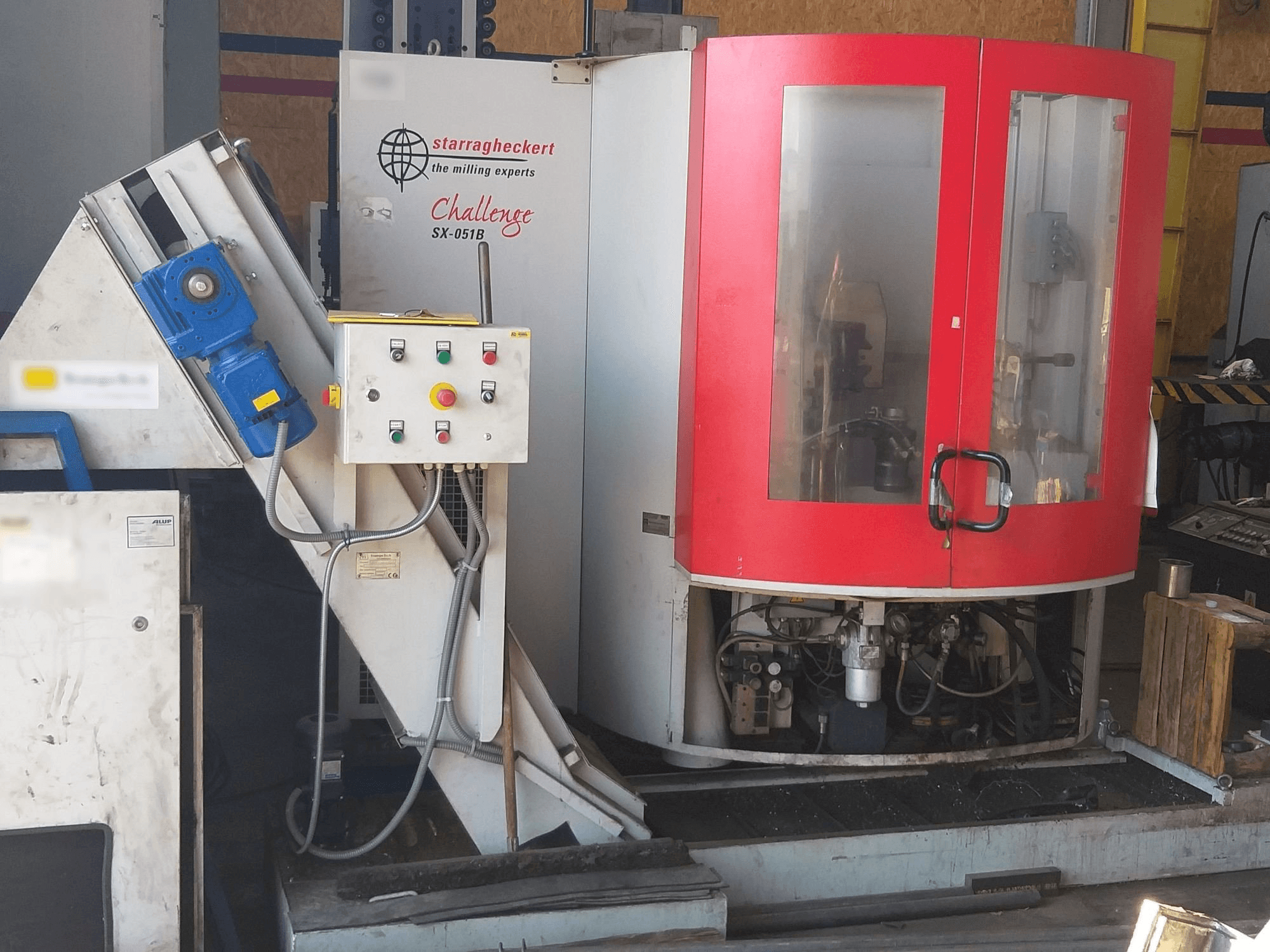 Vista frontal de la máquina Starrag SX-051B