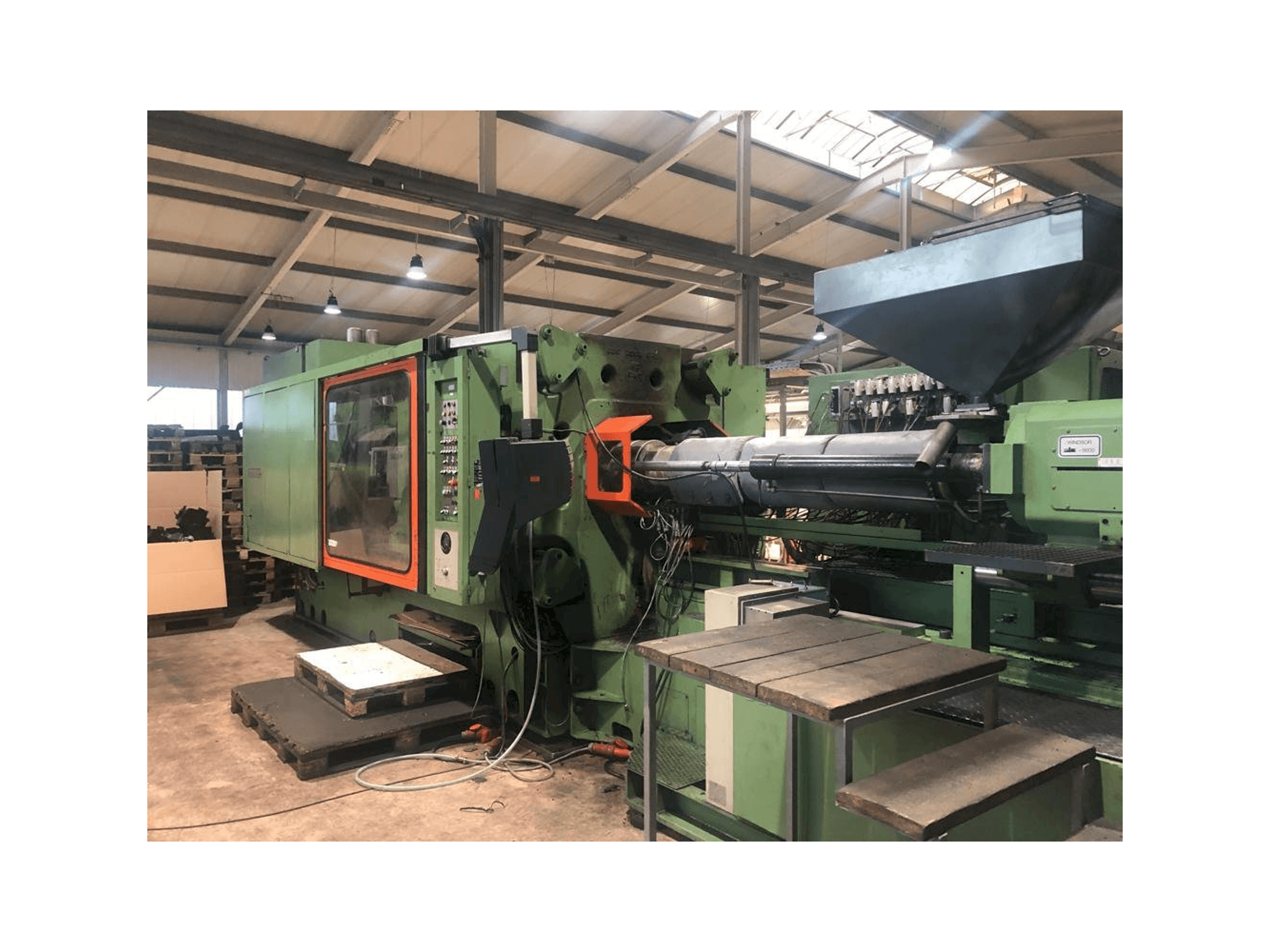 Vista lateral izquierda de la máquina Windsor W1000