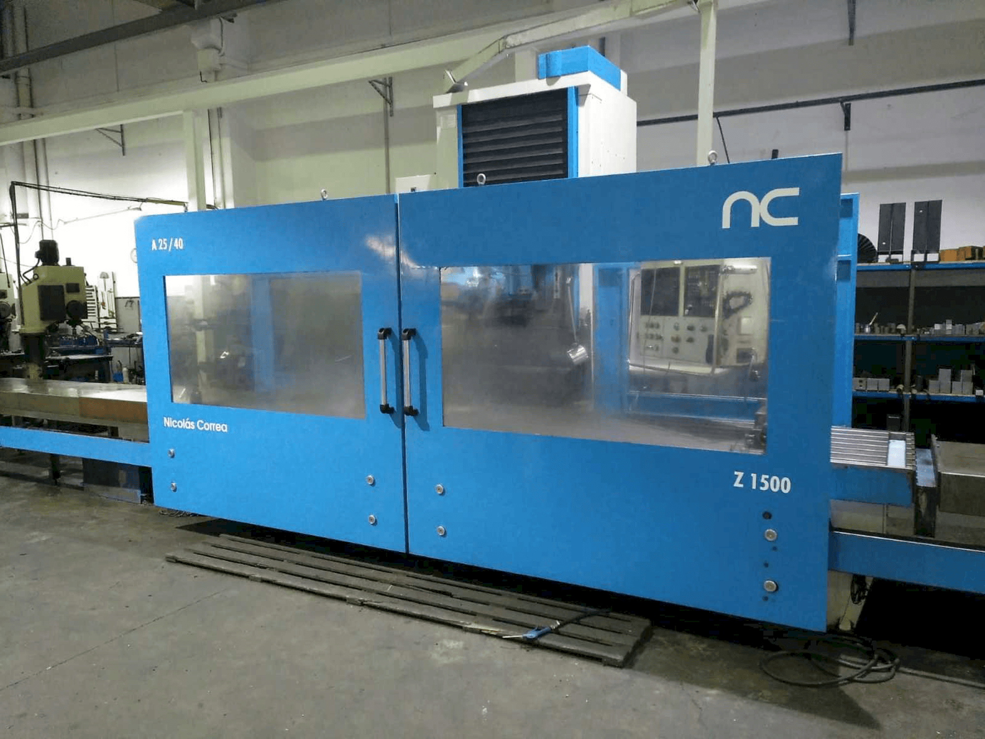Vista frontal de la máquina Nicolas Correa A 25/40