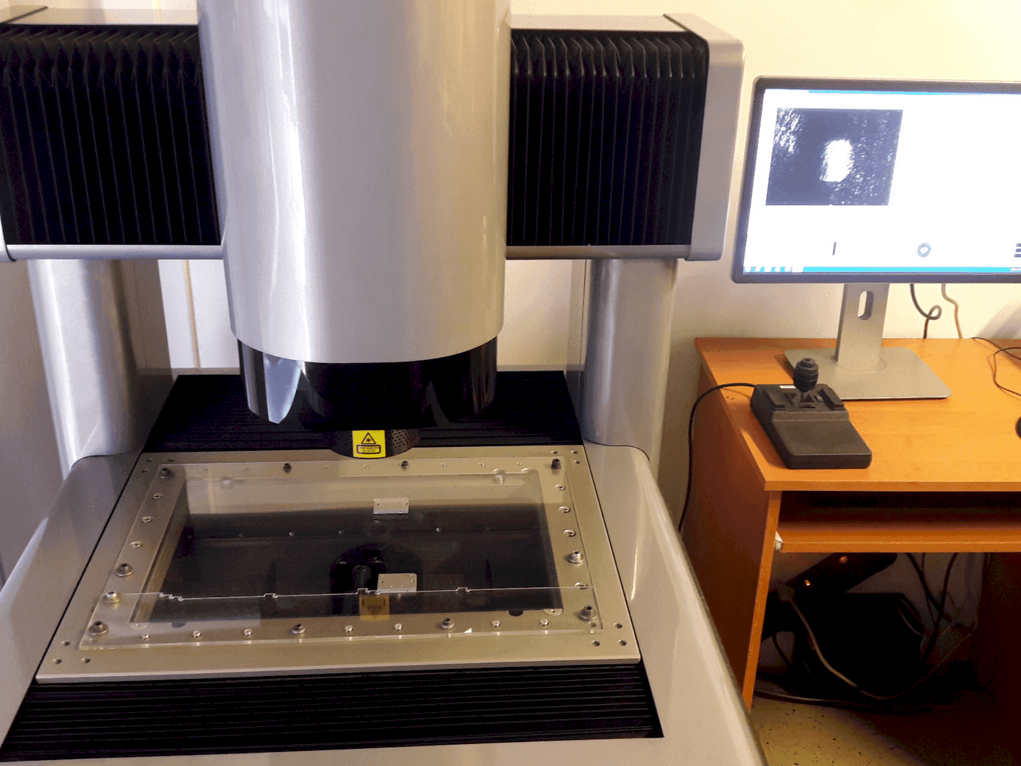 Vista frontal de la máquina SCHUT DeMeet-400