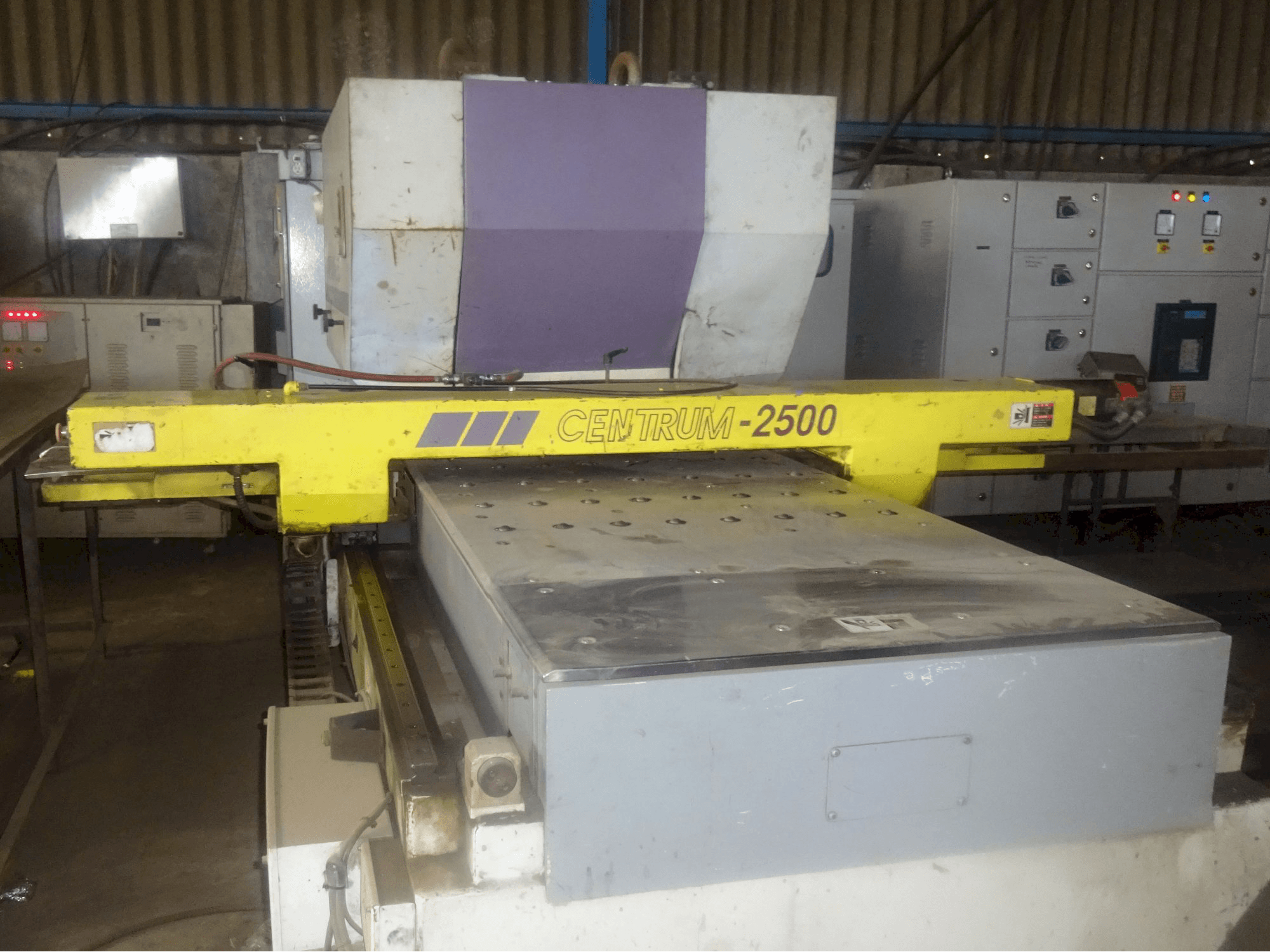 Vista frontal de la máquina Murata Wiedemann C-2500