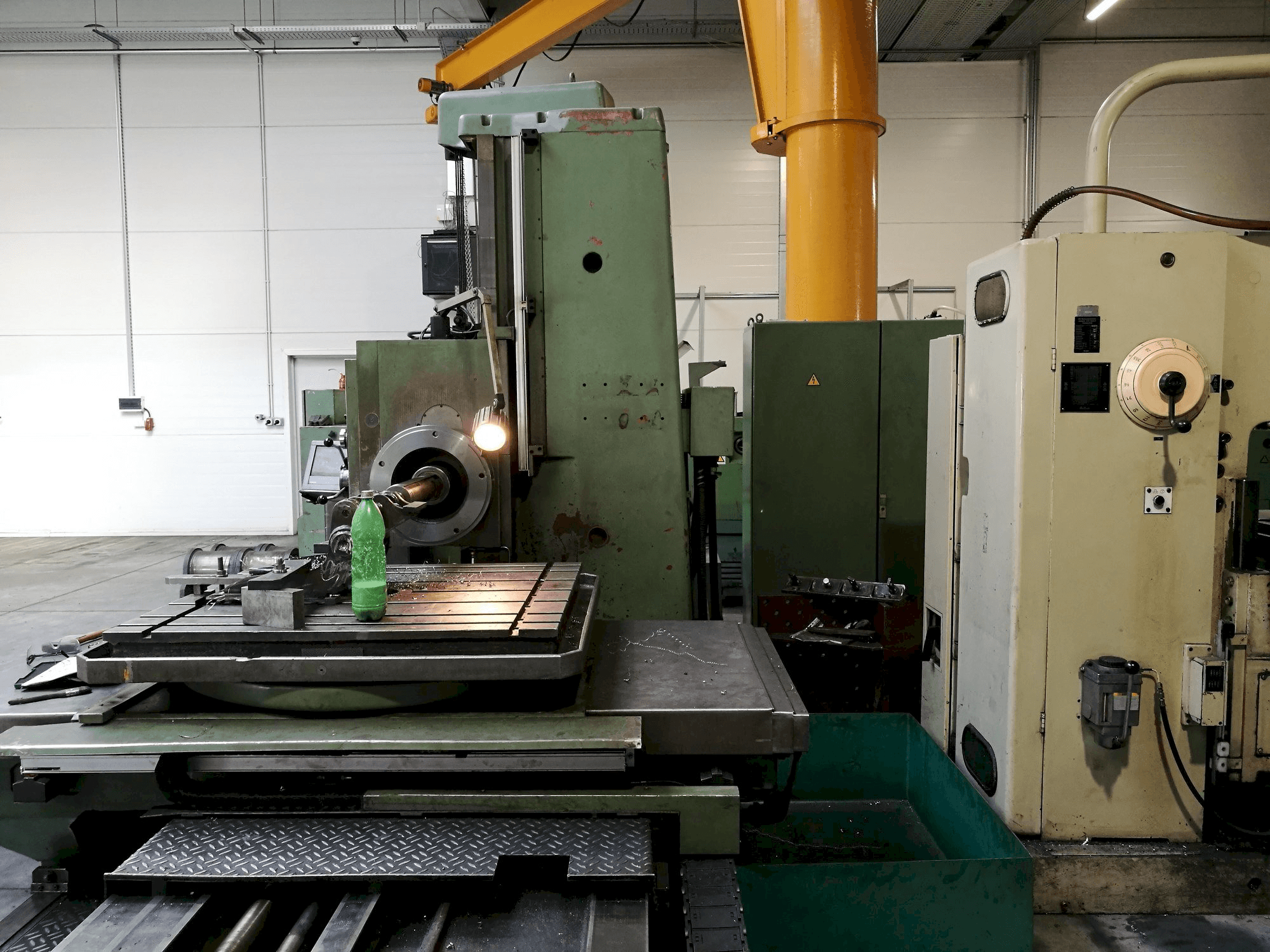 Vista frontal de la máquina TOS WHN 9B