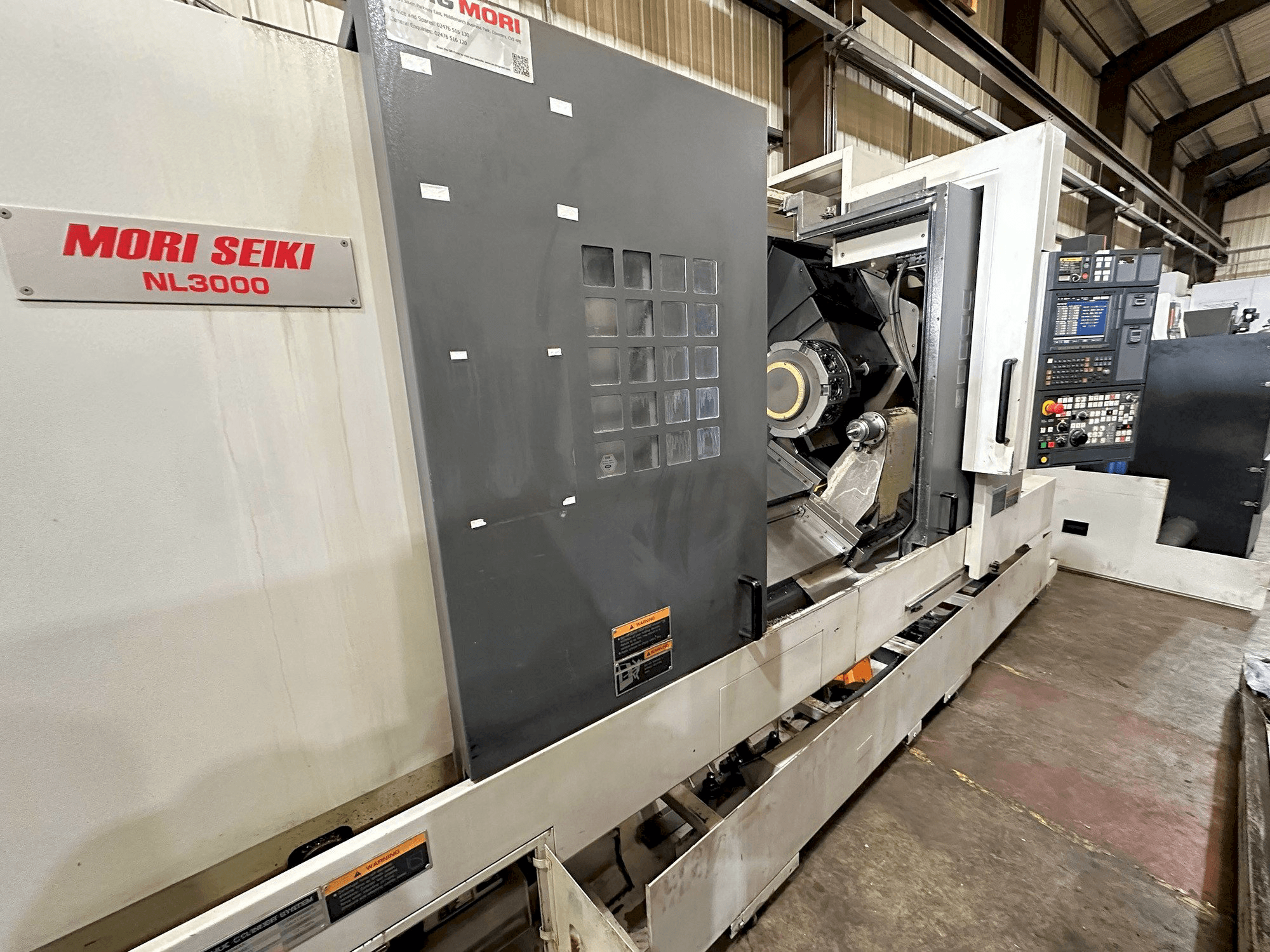Vista frontal de la máquina MORI SEIKI NL3000Y/1250