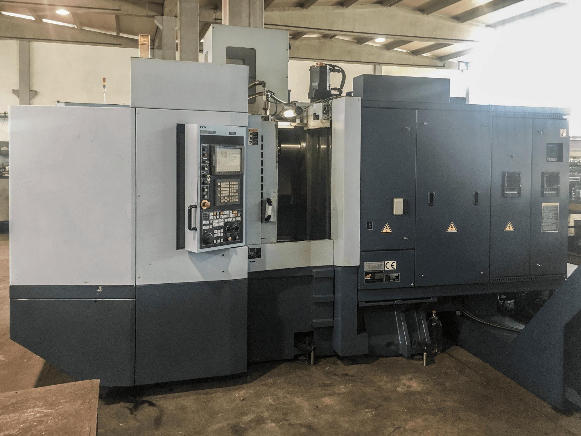 Vista frontal de la máquina Matsuura H.PLUS-405