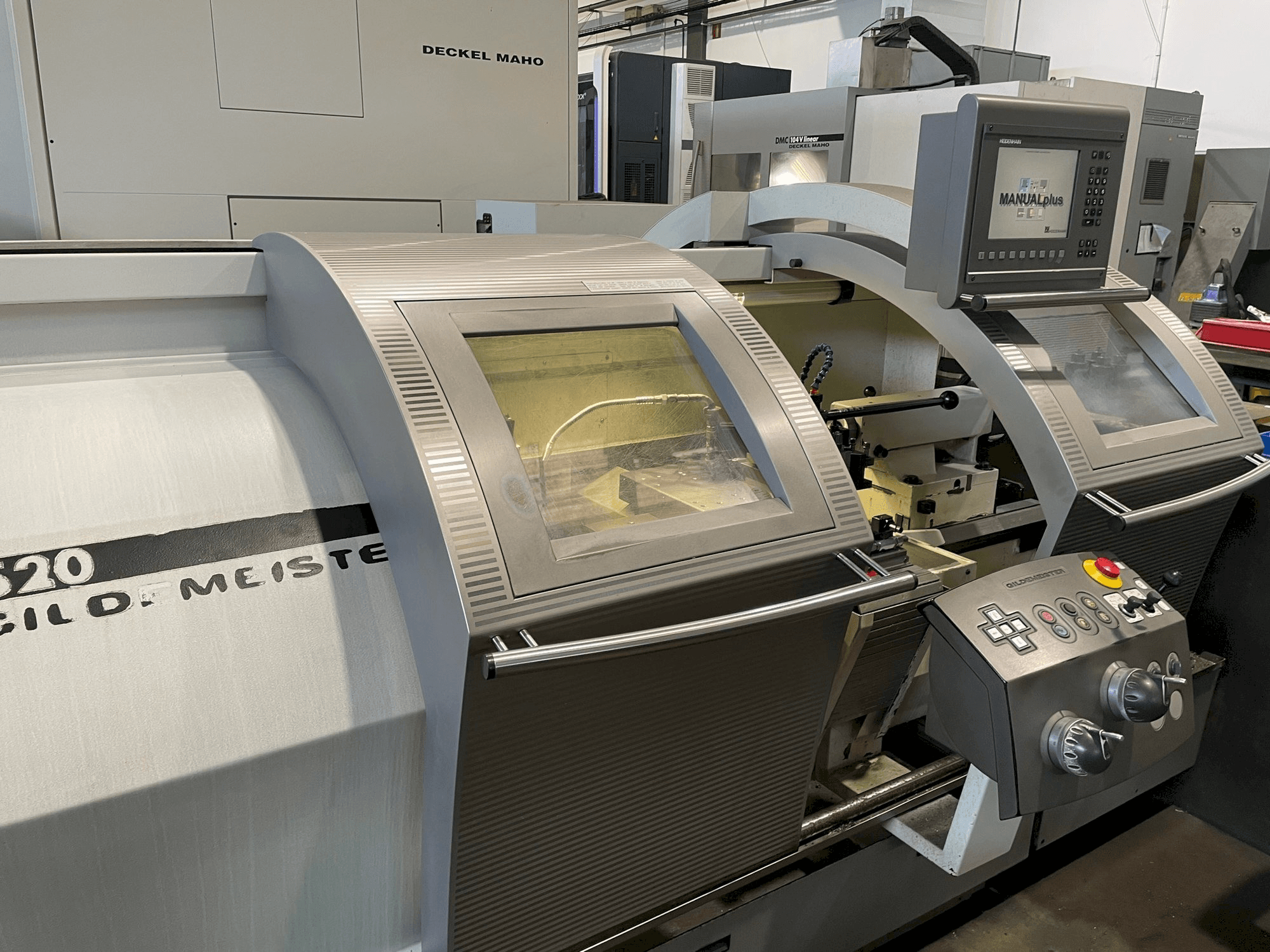 Vista frontal de la máquina Gildemeister NEF 520