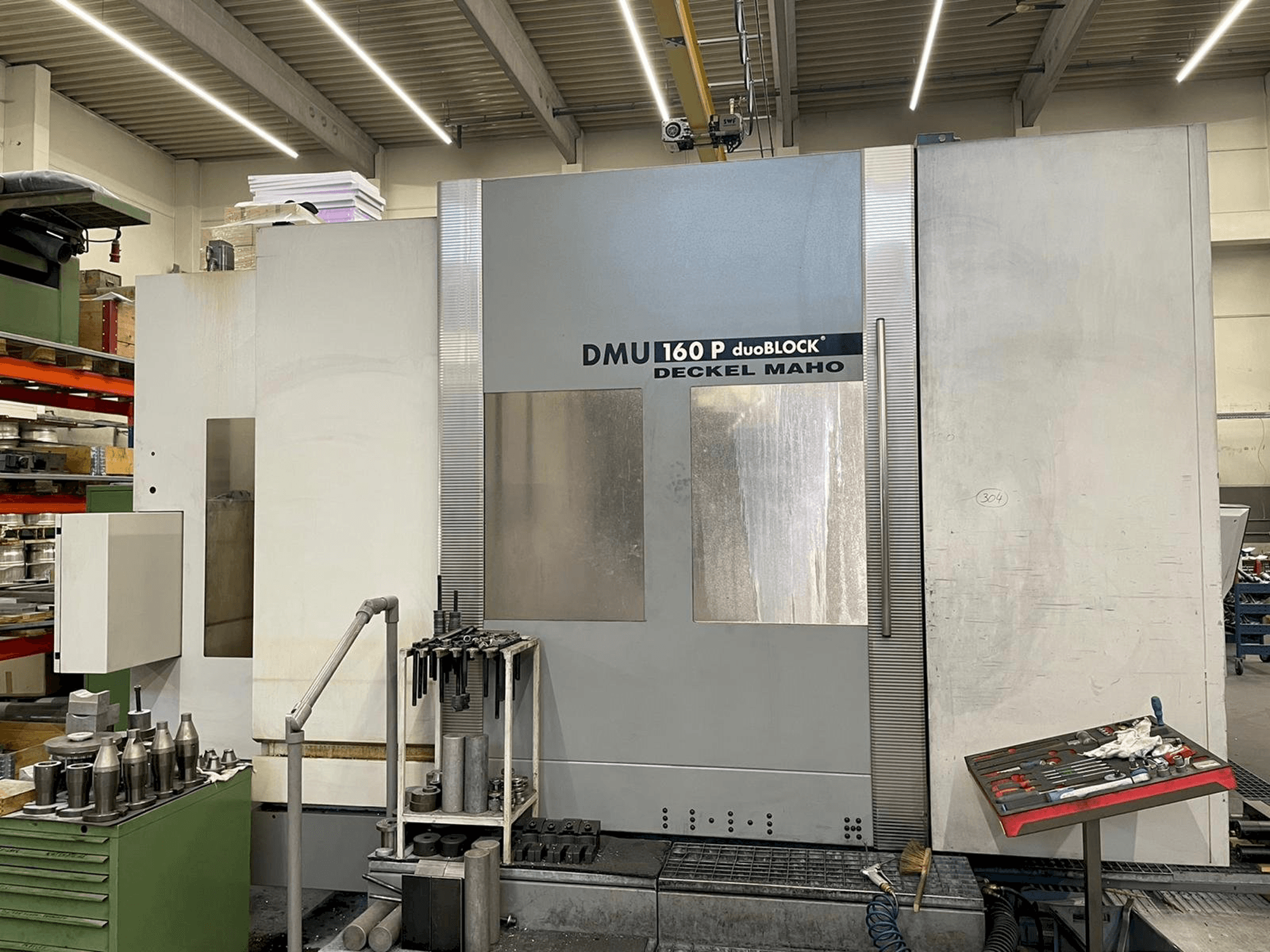 Vista frontal de la máquina DECKEL MAHO DMU 160 P duoBLOCK