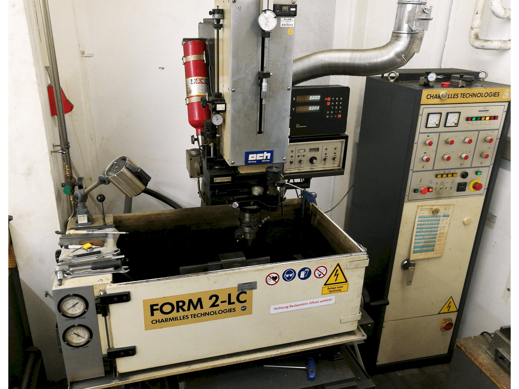 Vista frontal de la máquina CHARMILLES Form 2-LC