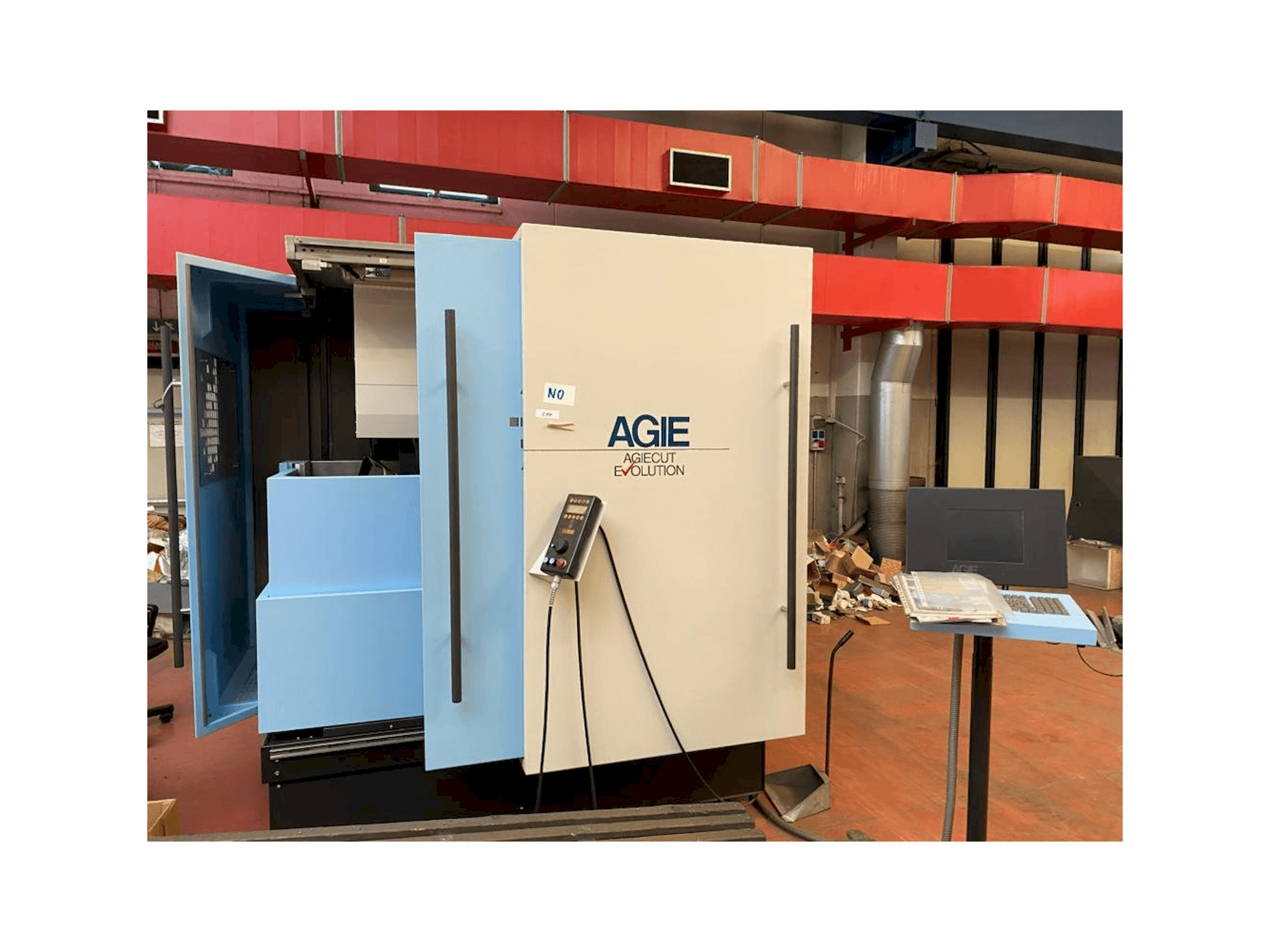 Vista frontal de la máquina AGIE AGIEMATIC + AGIEPULS 60 HSF