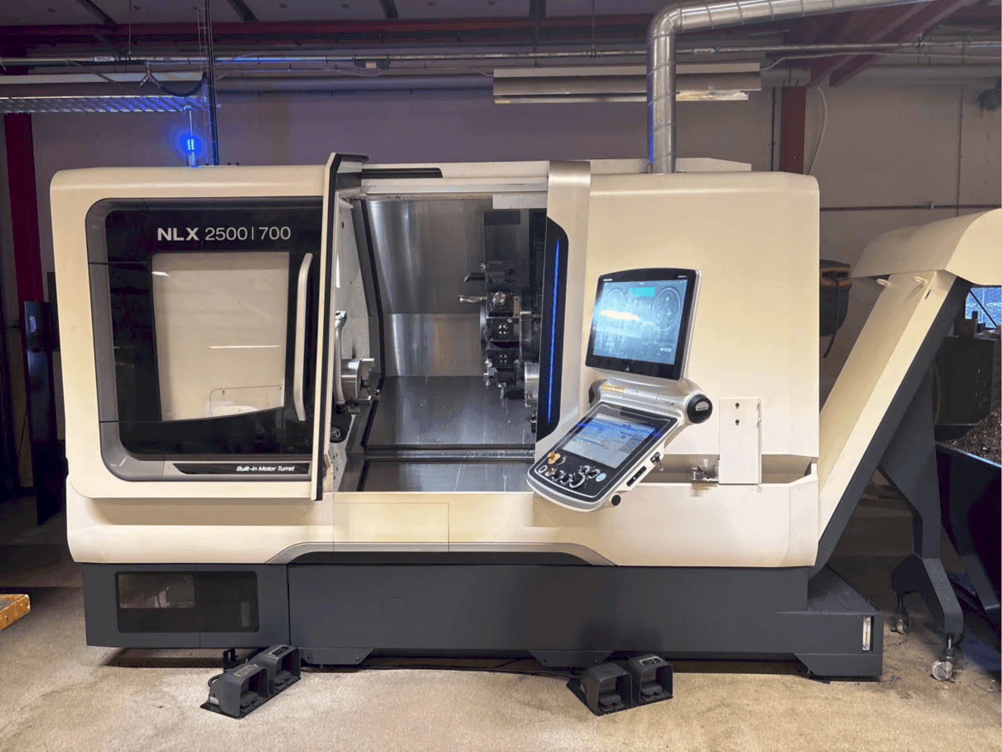 Vista frontal de la máquina DMG MORI NLX 2500-700 SY