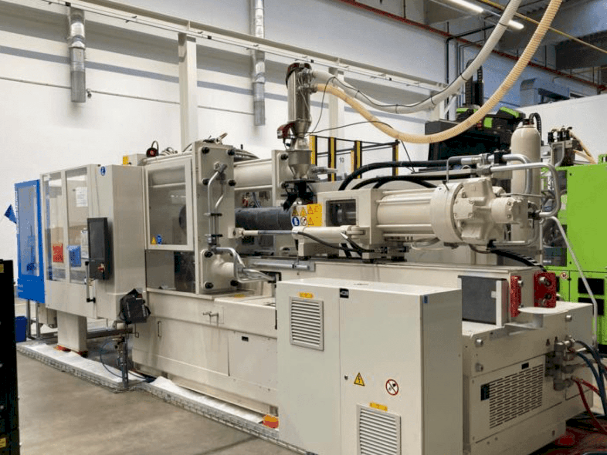 Vista frontal de la máquina Krauss Maffei 420-2000 CX