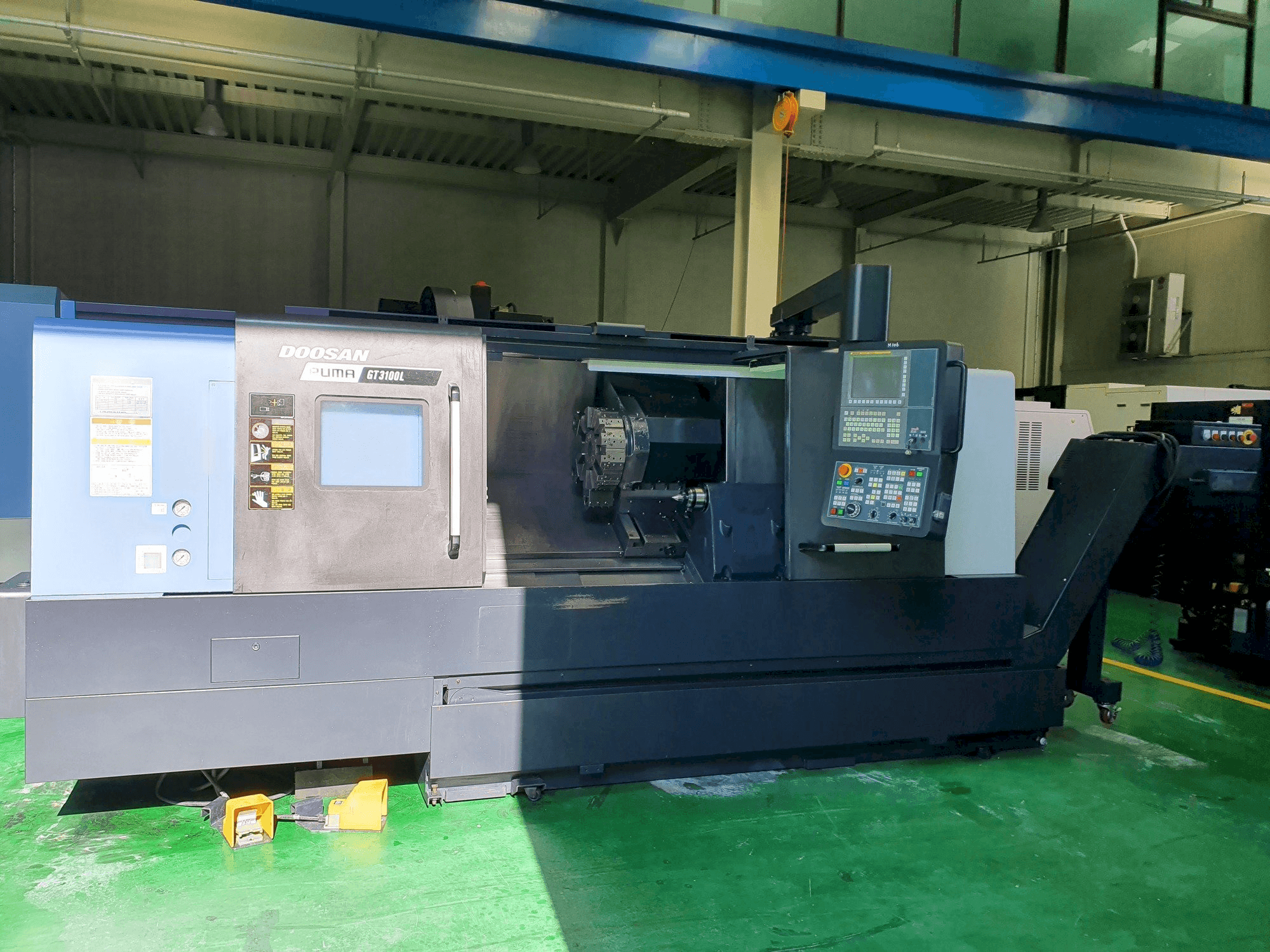 Vista frontal de la máquina Doosan PUMA GT3100L
