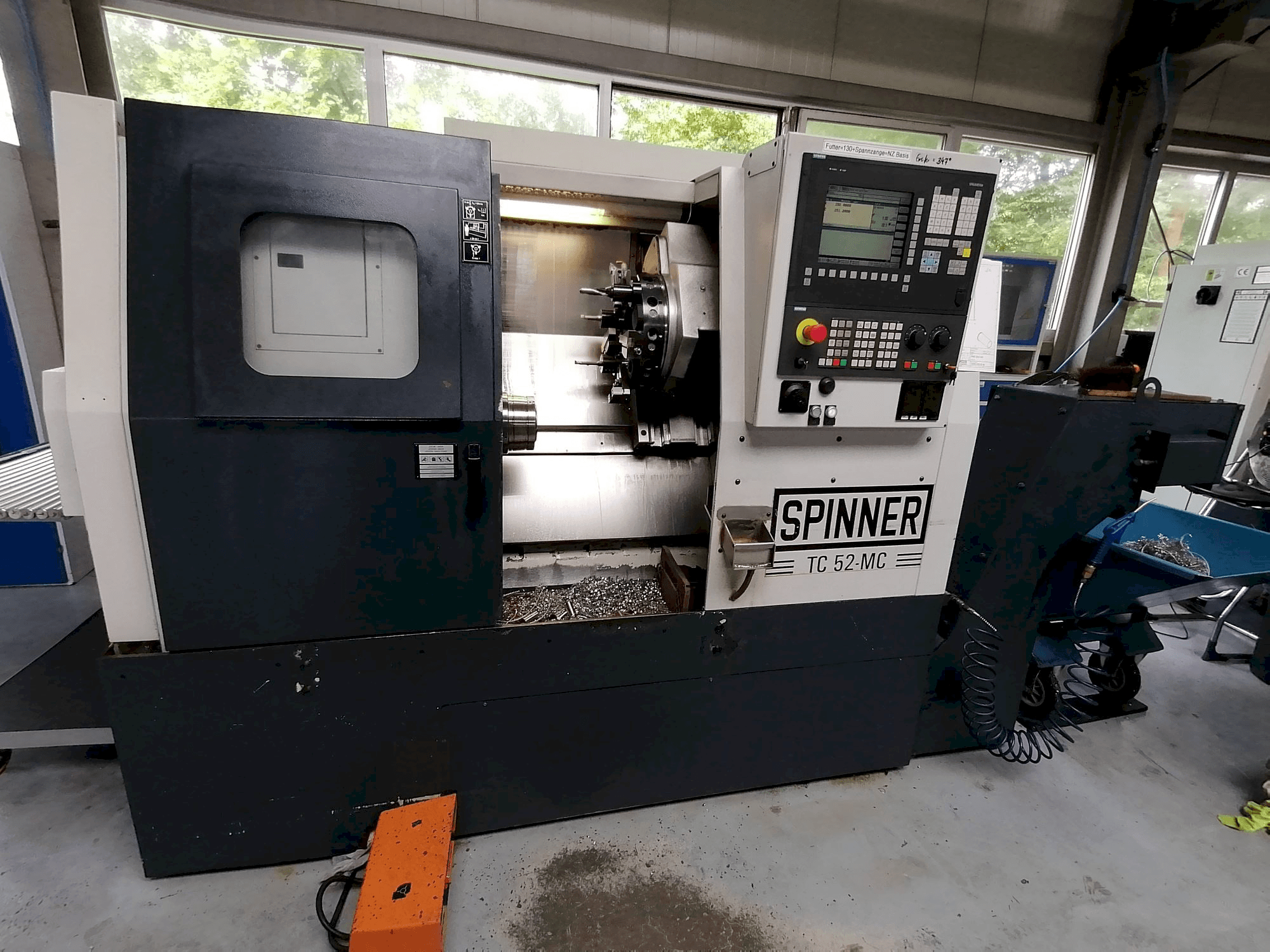 Vista frontal de la máquina SPINNER TC 52-MC