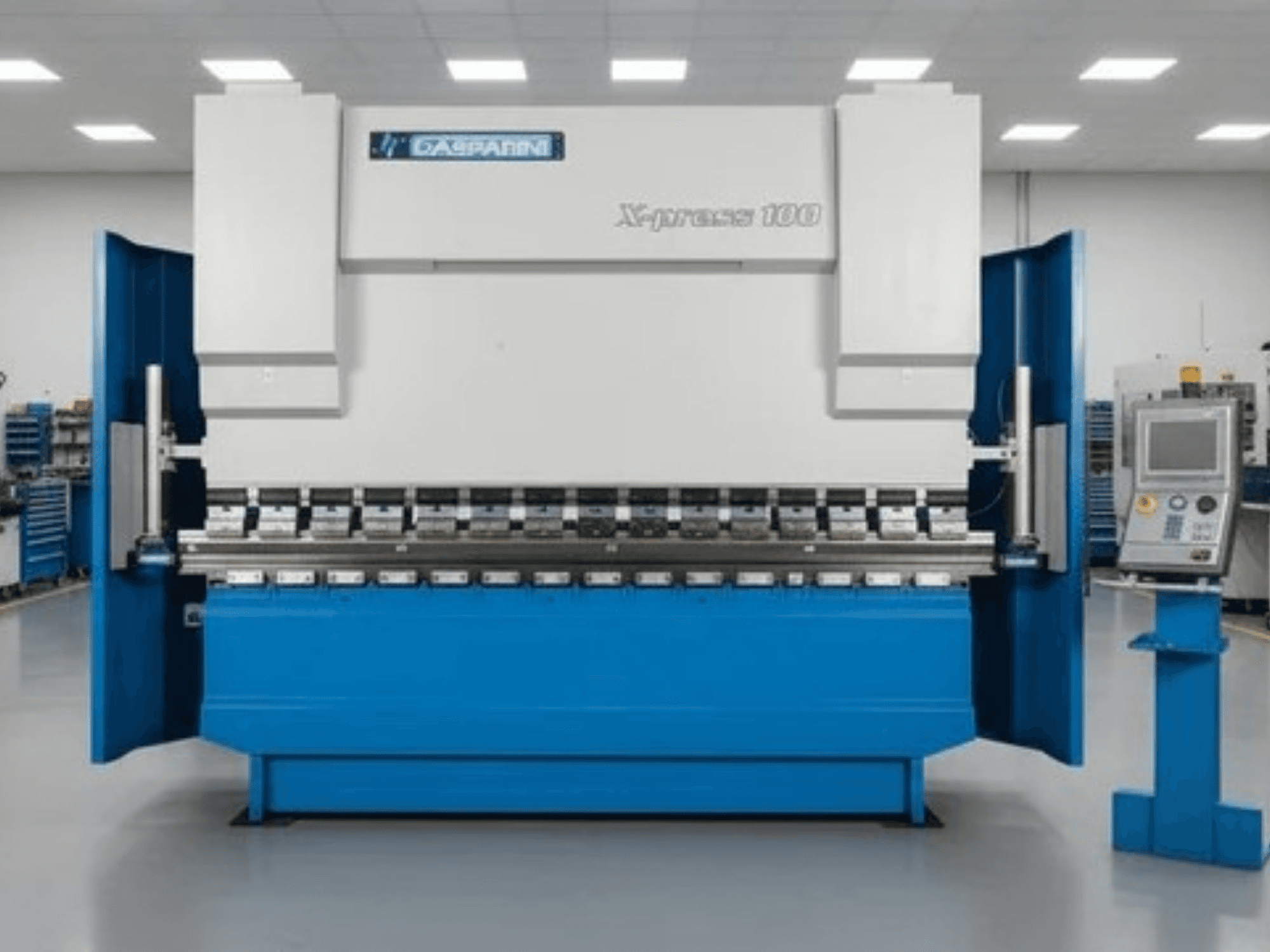 Prensa hidráulica GASPARINI X-Press 100, vista frontal, con exterior azul y panel de control en el lado derecho.