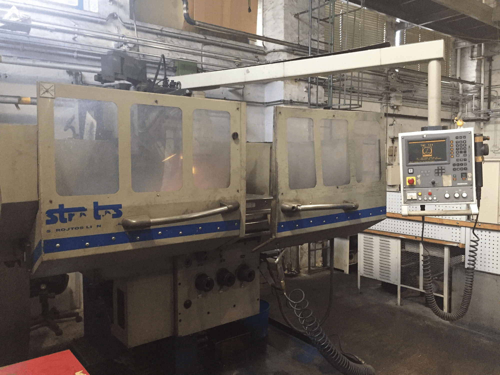 Vista frontal de la máquina Strojtos FGS 63 NCP