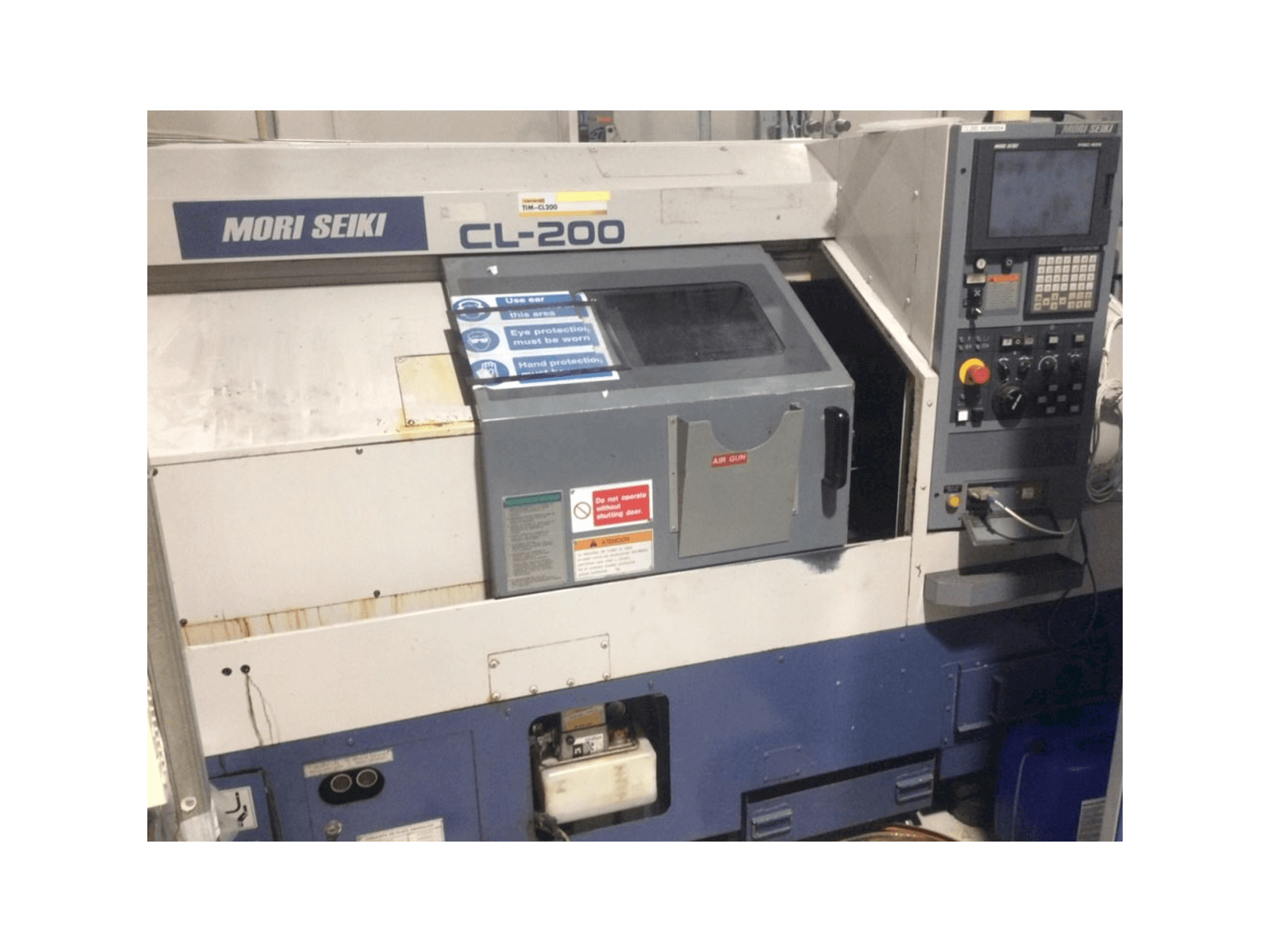 Vista frontal de la máquina MORI SEIKI CL-200