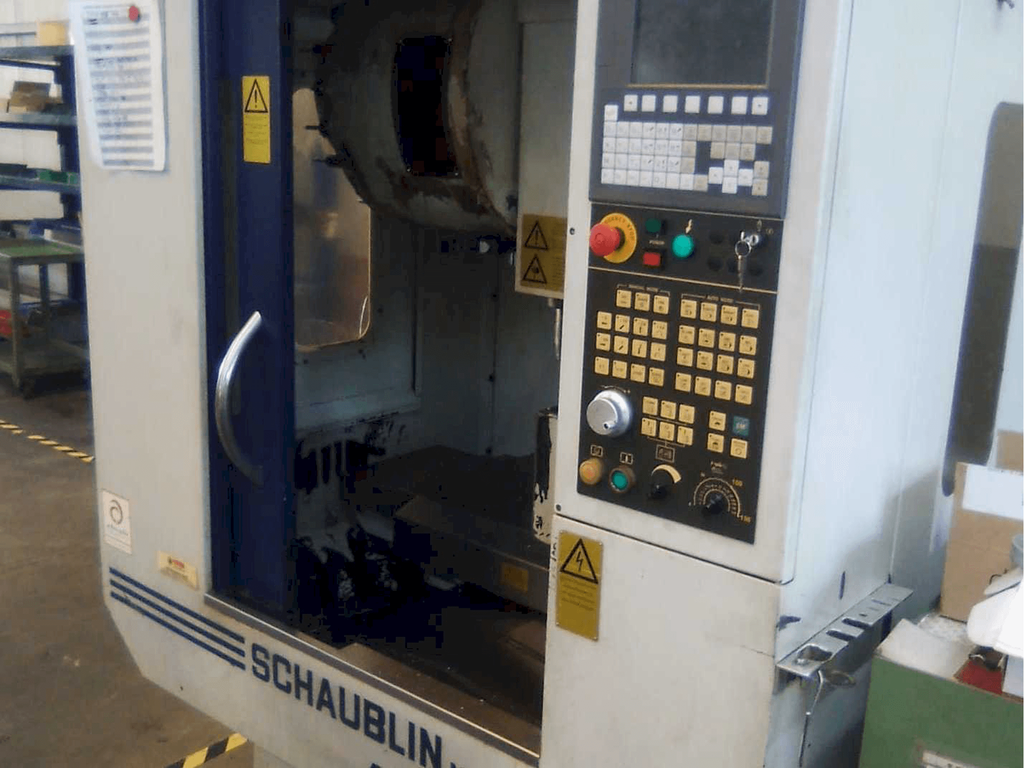 Vista frontal de la máquina SCHAUBLIN 48V