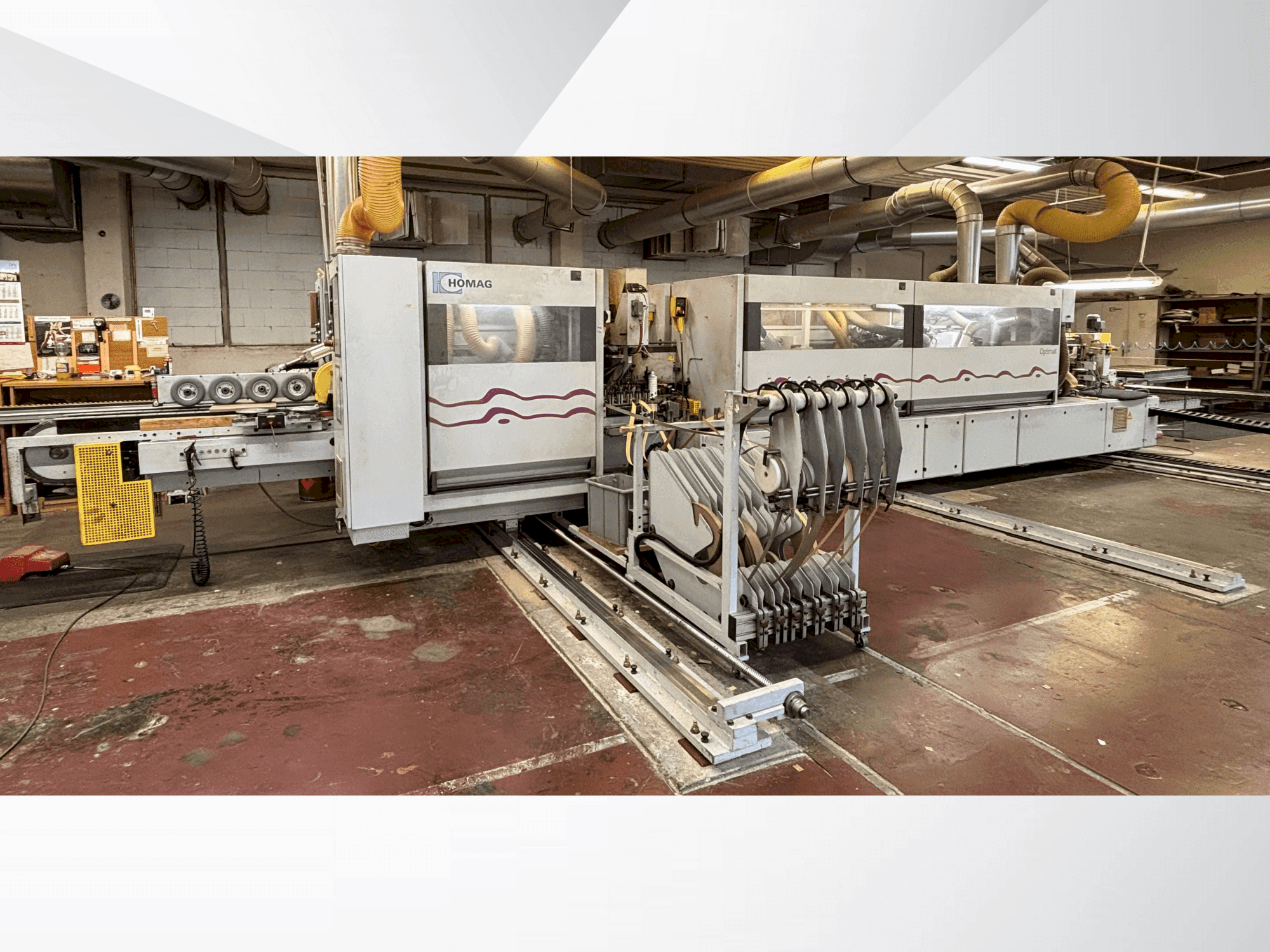 Vista frontal de la máquina HOMAG Optimat KF 26/8/A3/25