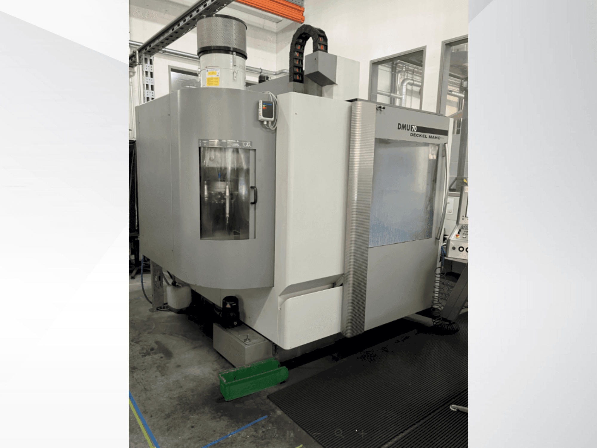 Vista frontal de la máquina DMG DECKEL MAHO DMU 70