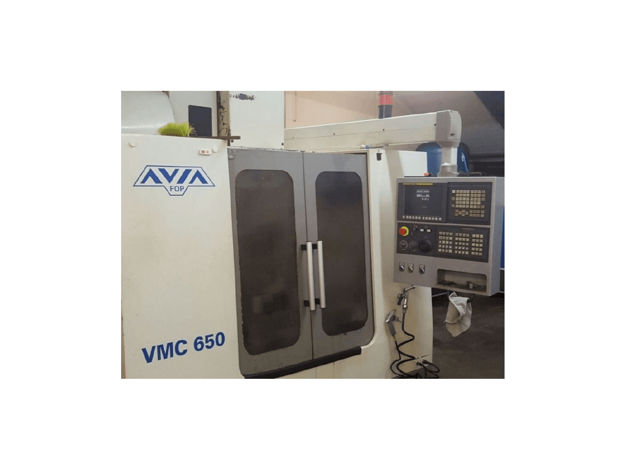 Vista frontal de la máquina Avia VMC 650