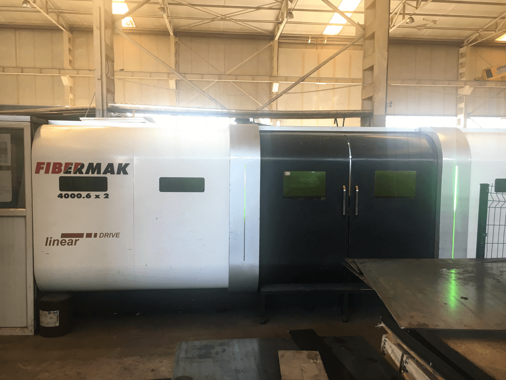 Vista frontal de la máquina ERMAKSAN EFB 4000 6x2