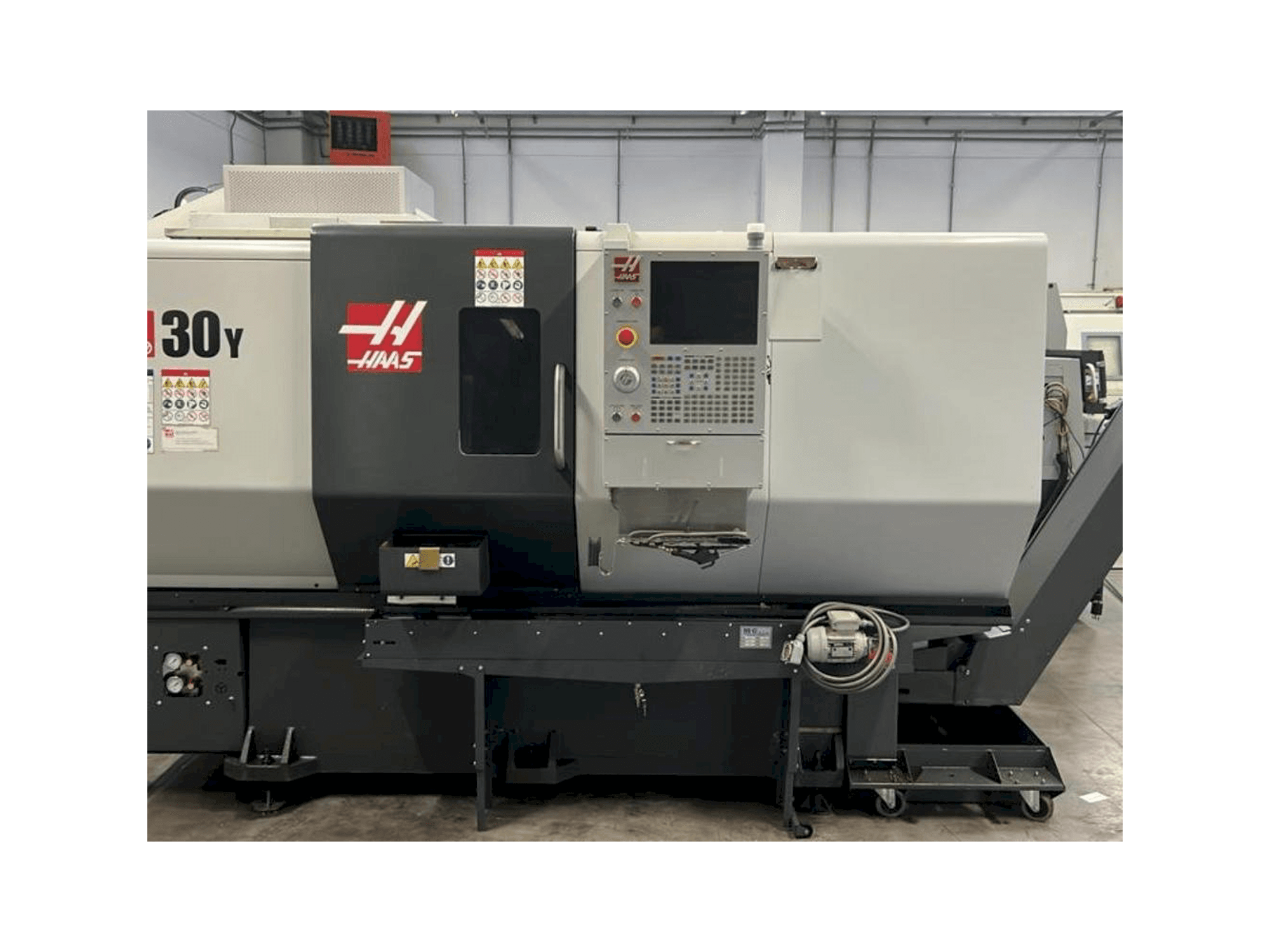 Vista frontal de la máquina HAAS DS30Y