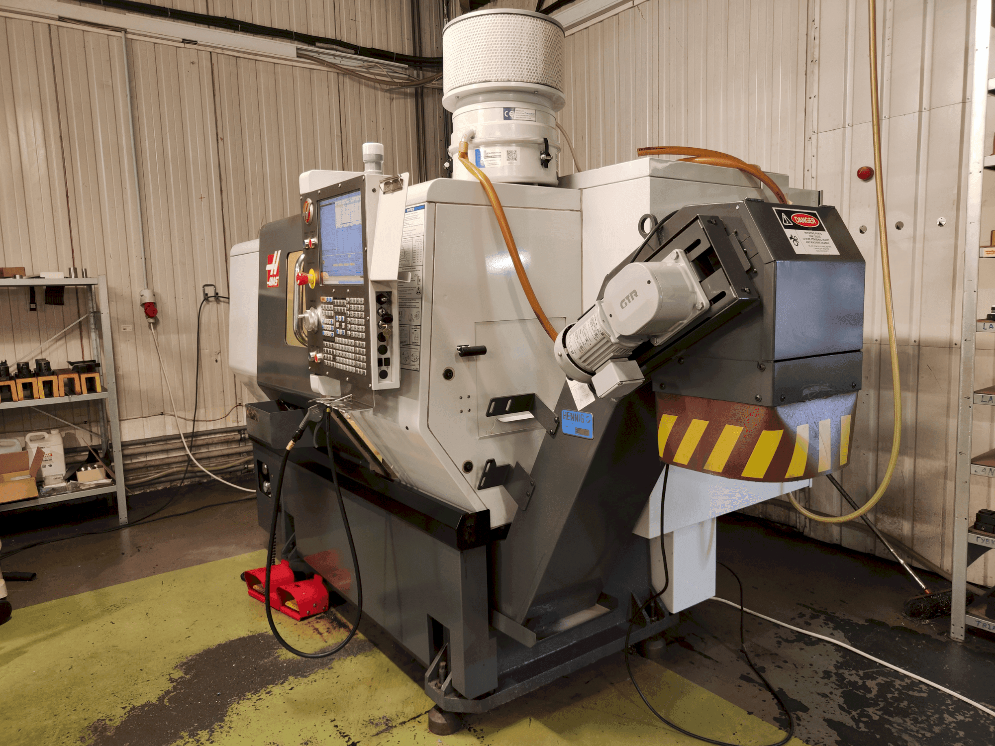 Vista frontal de la máquina HAAS ST-10