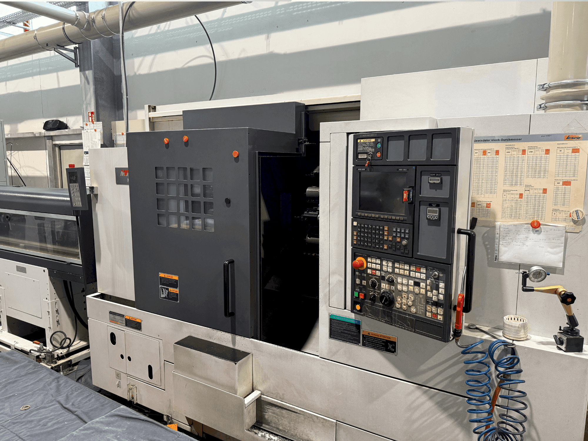 Vista frontal de la máquina MORI SEIKI NL2500Y /700