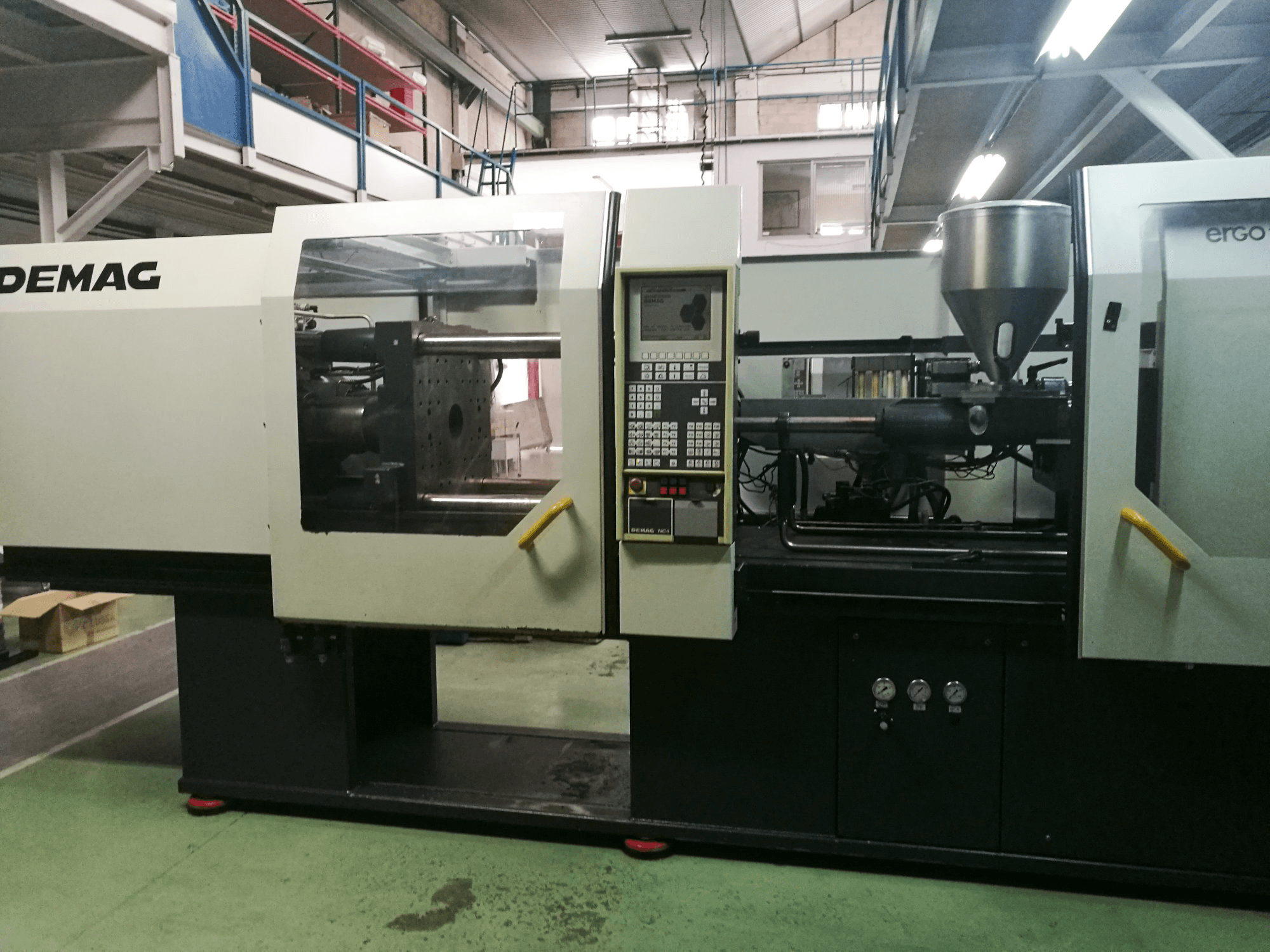 Vista frontal de la máquina DEMAG ERGOtech 110-430 compact